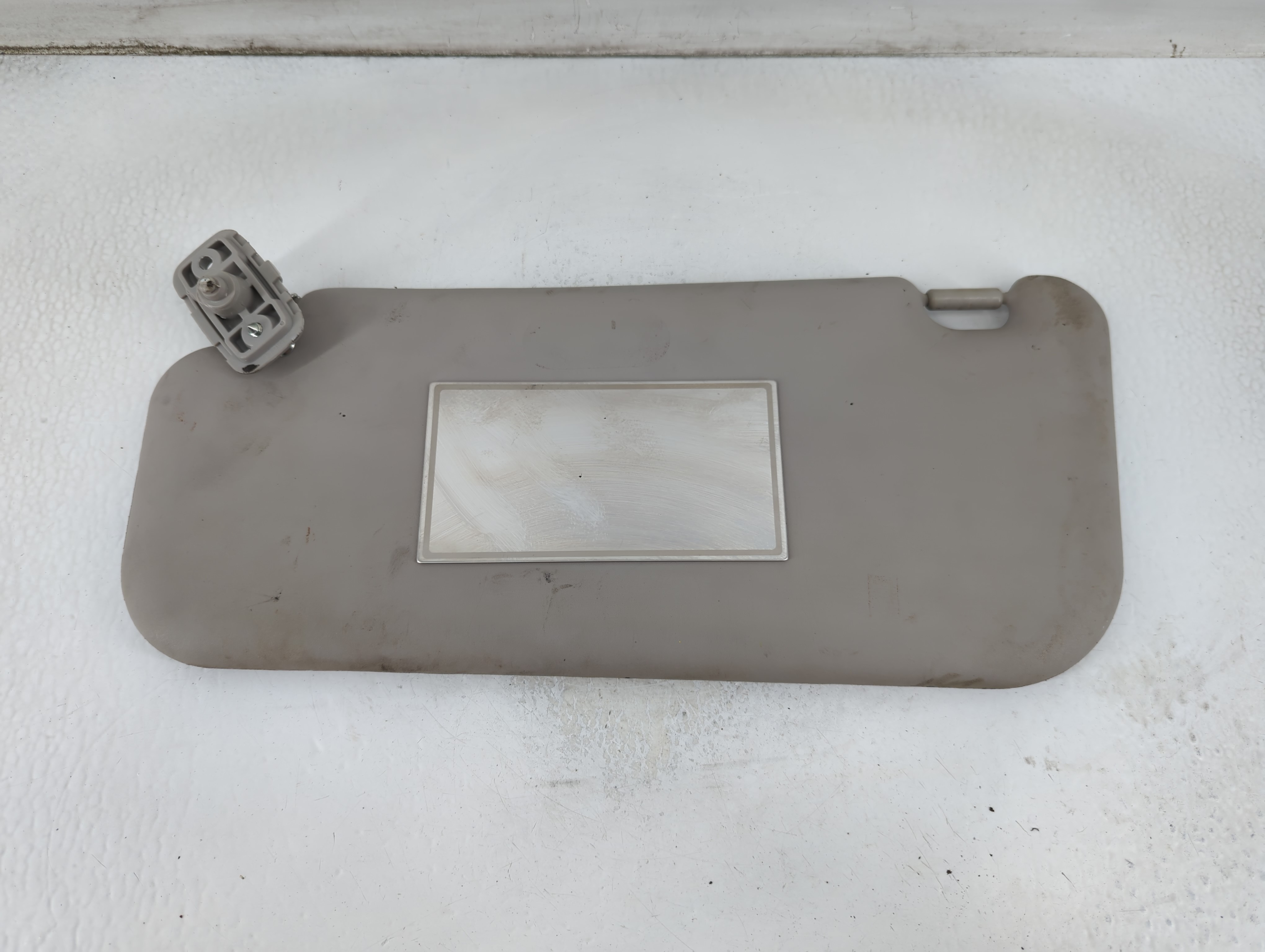 2010-2013 Kia Soul Driver Sun Visor Mirror Left Sunvisor Gray 916415 - Oemusedautoparts1.com