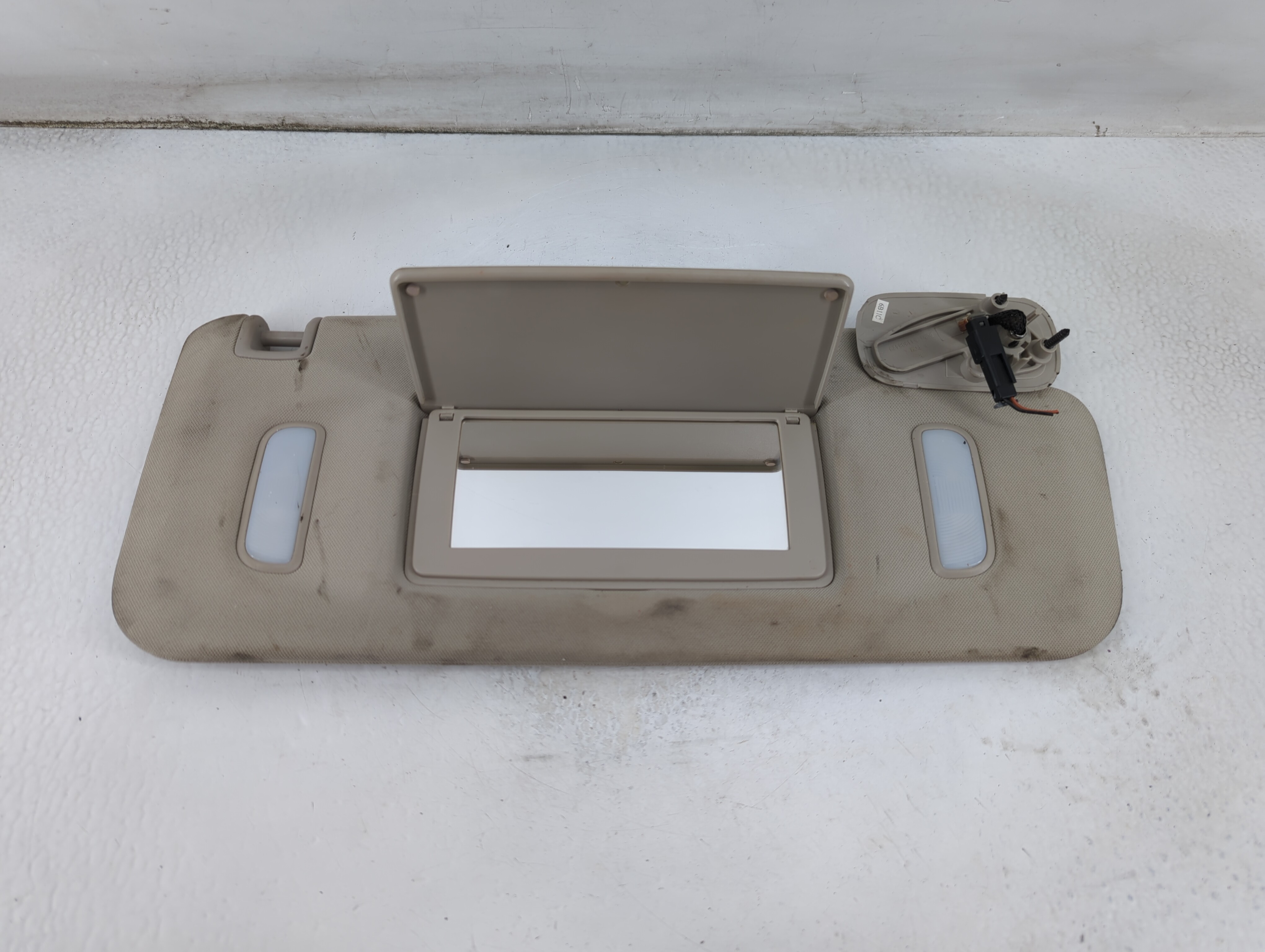 2007 Chevrolet Silverado 1500 Passenger Sun Visor Mirror Right Sunvisor 916445 - Oemusedautoparts1.com