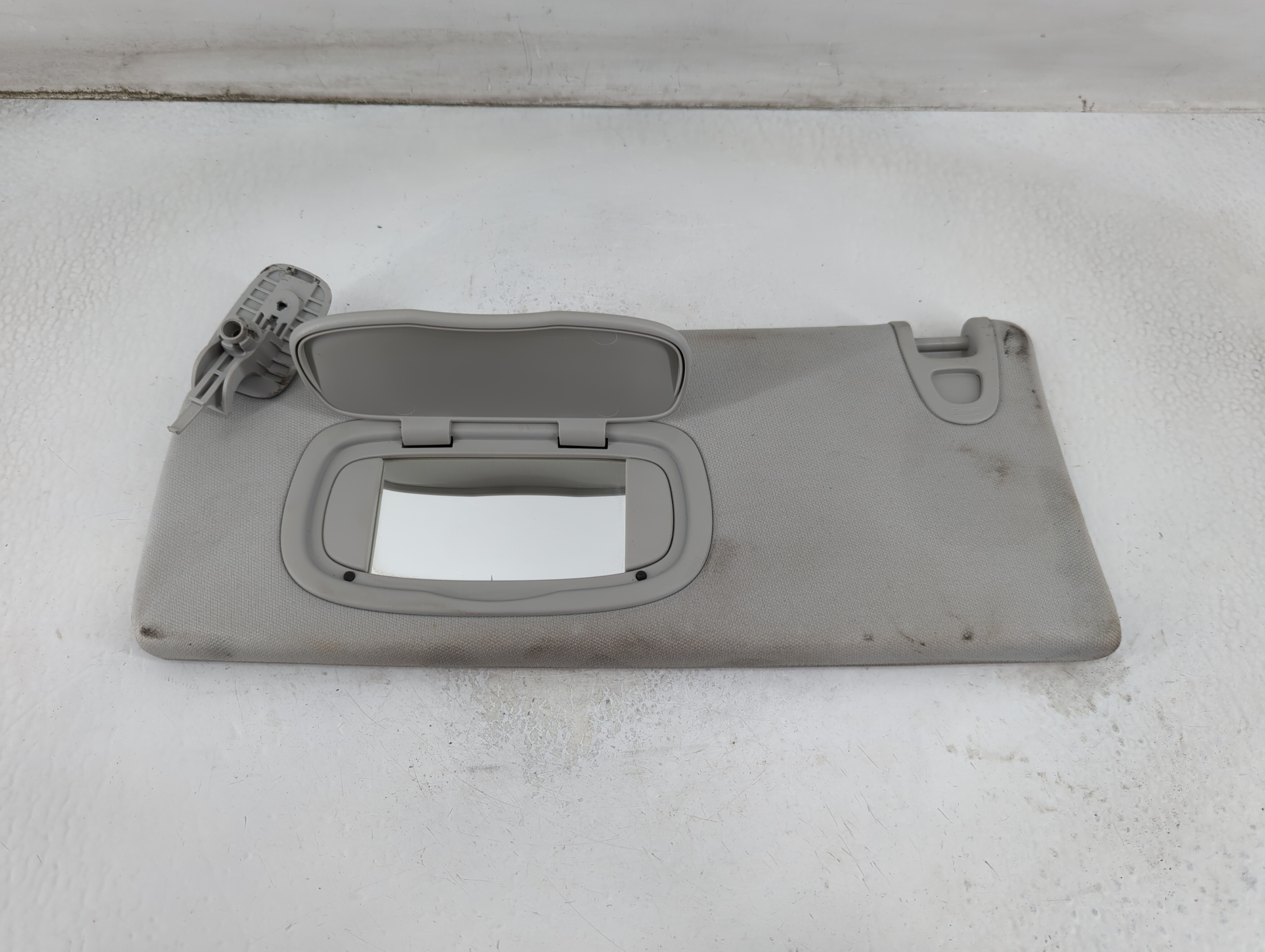 2019-2022 Jeep Cherokee Passenger Sun Visor Mirror Right Sunvisor Grey 916447 - Oemusedautoparts1.com
