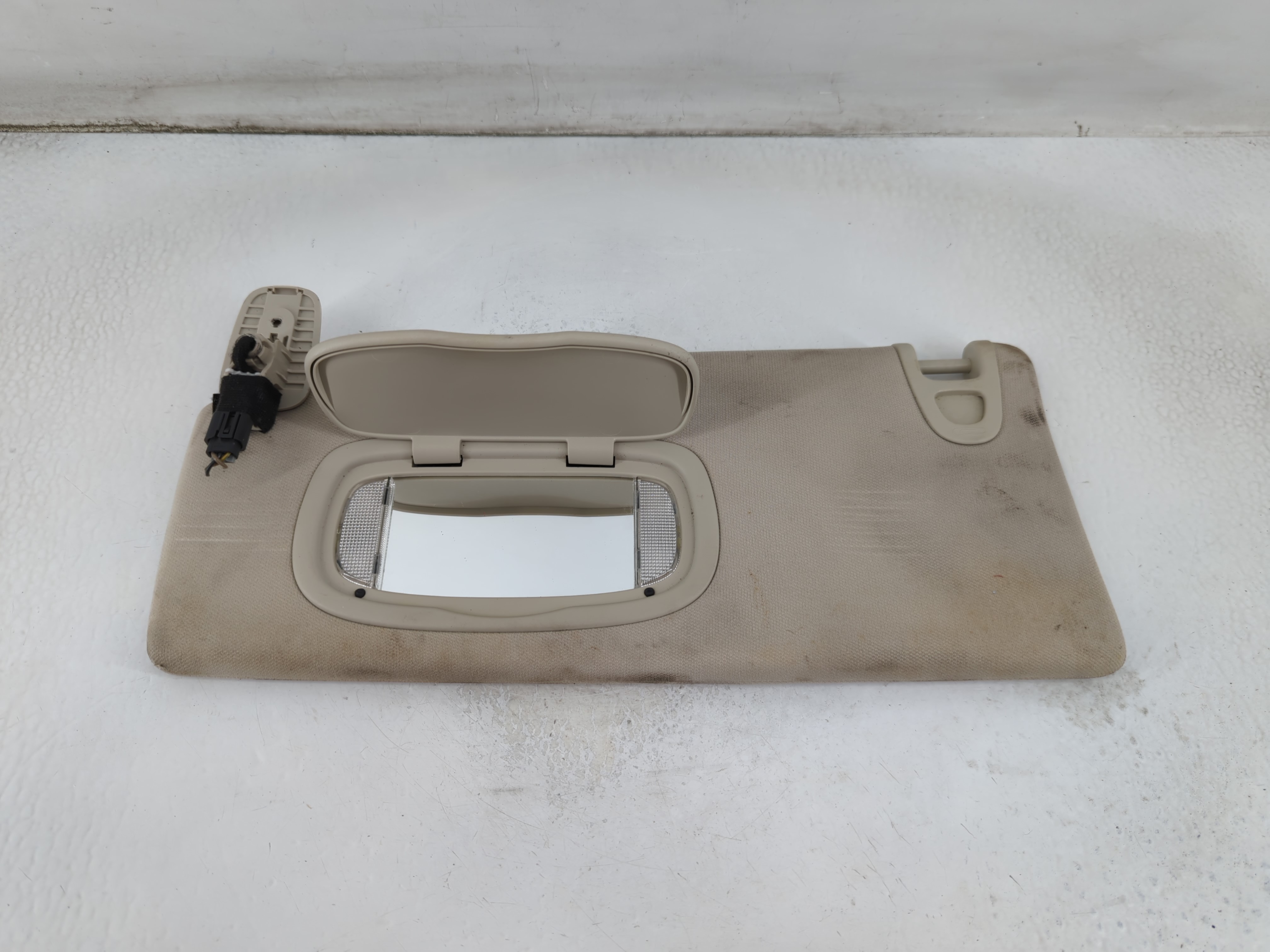 2014-2018 Jeep Cherokee Driver Sun Visor Mirror Left Sunvisor Beige 916448 - Oemusedautoparts1.com