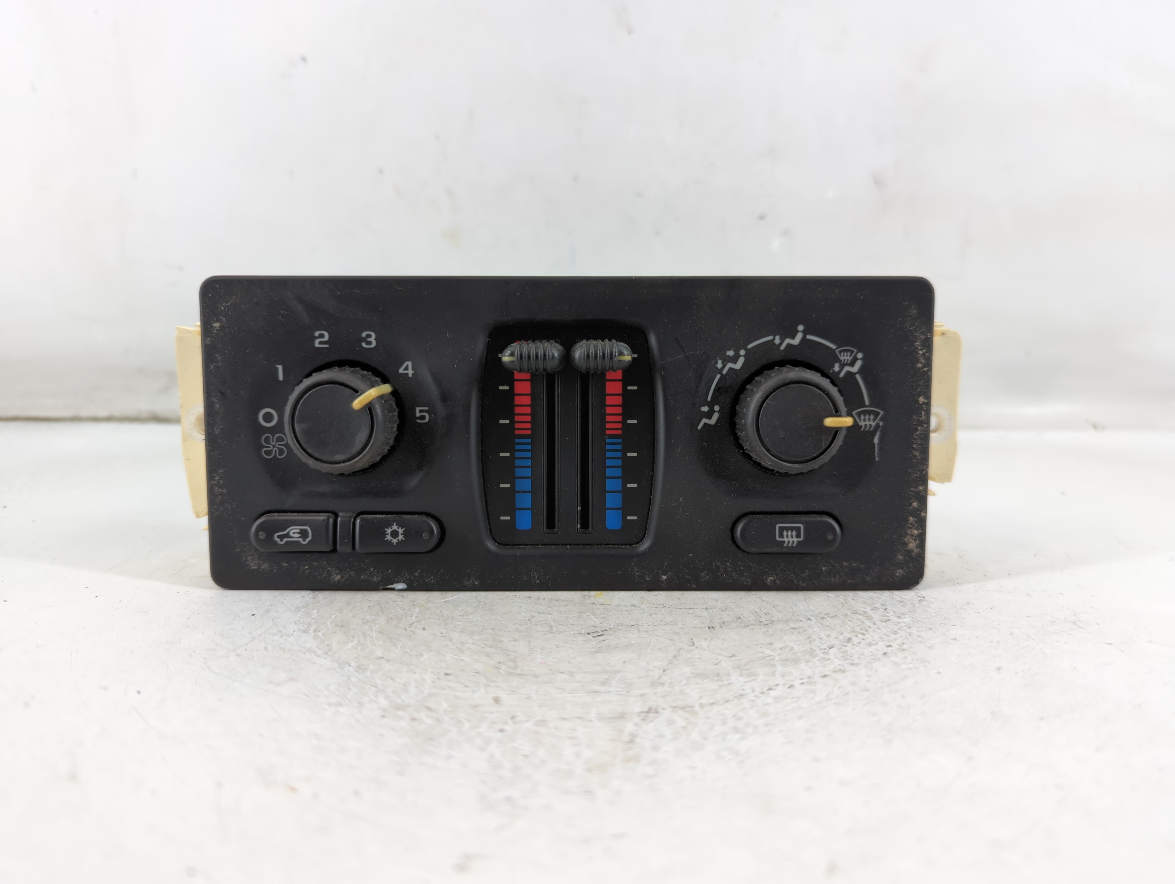 2003-2009 Chevrolet Trailblazer Ac Heater Climate Control 25945046 916553 - Oemusedautoparts1.com