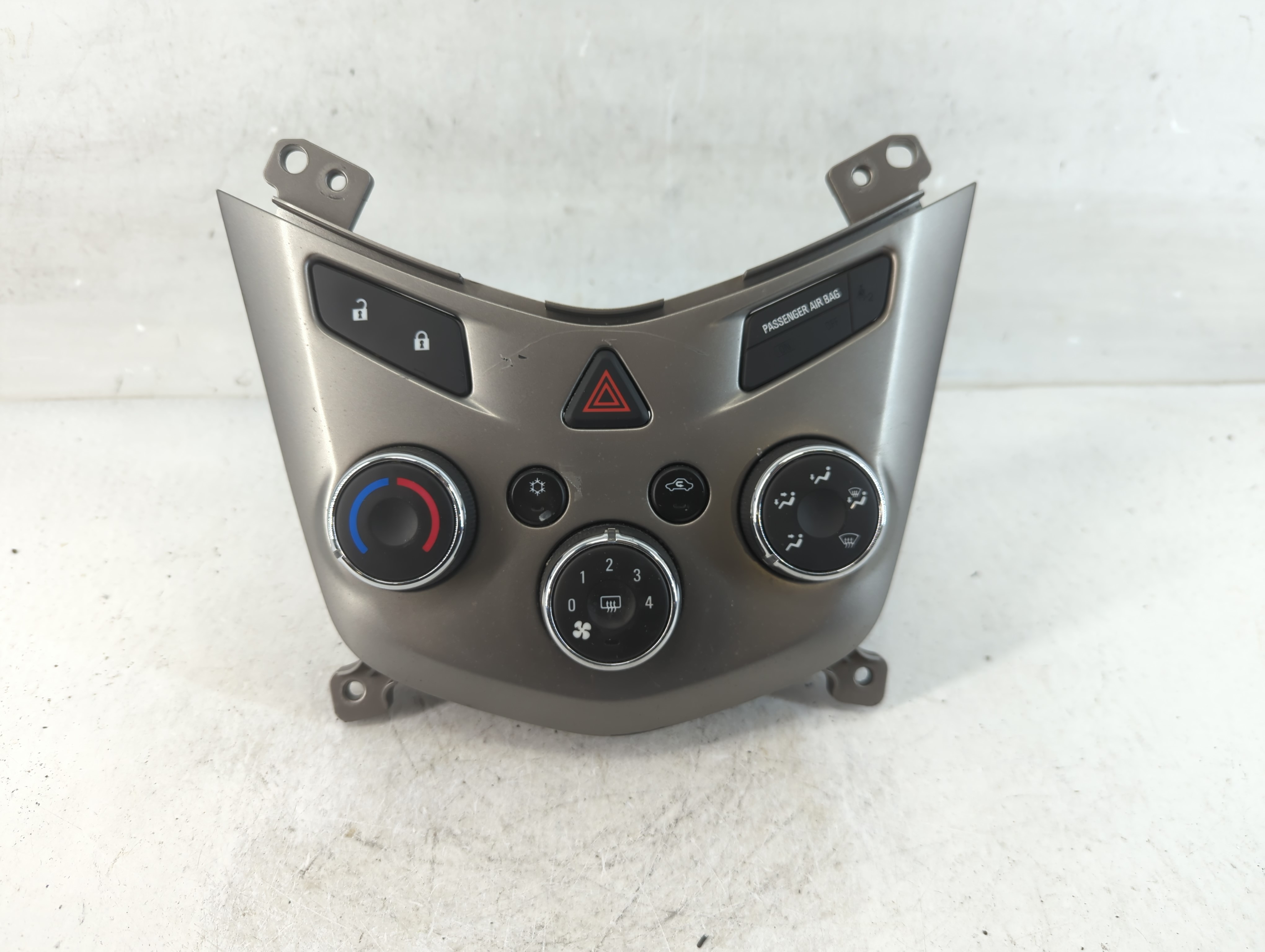 2013-2014 Chevrolet Sonic Ac Heater Climate Control 95266757 916615 - Oemusedautoparts1.com