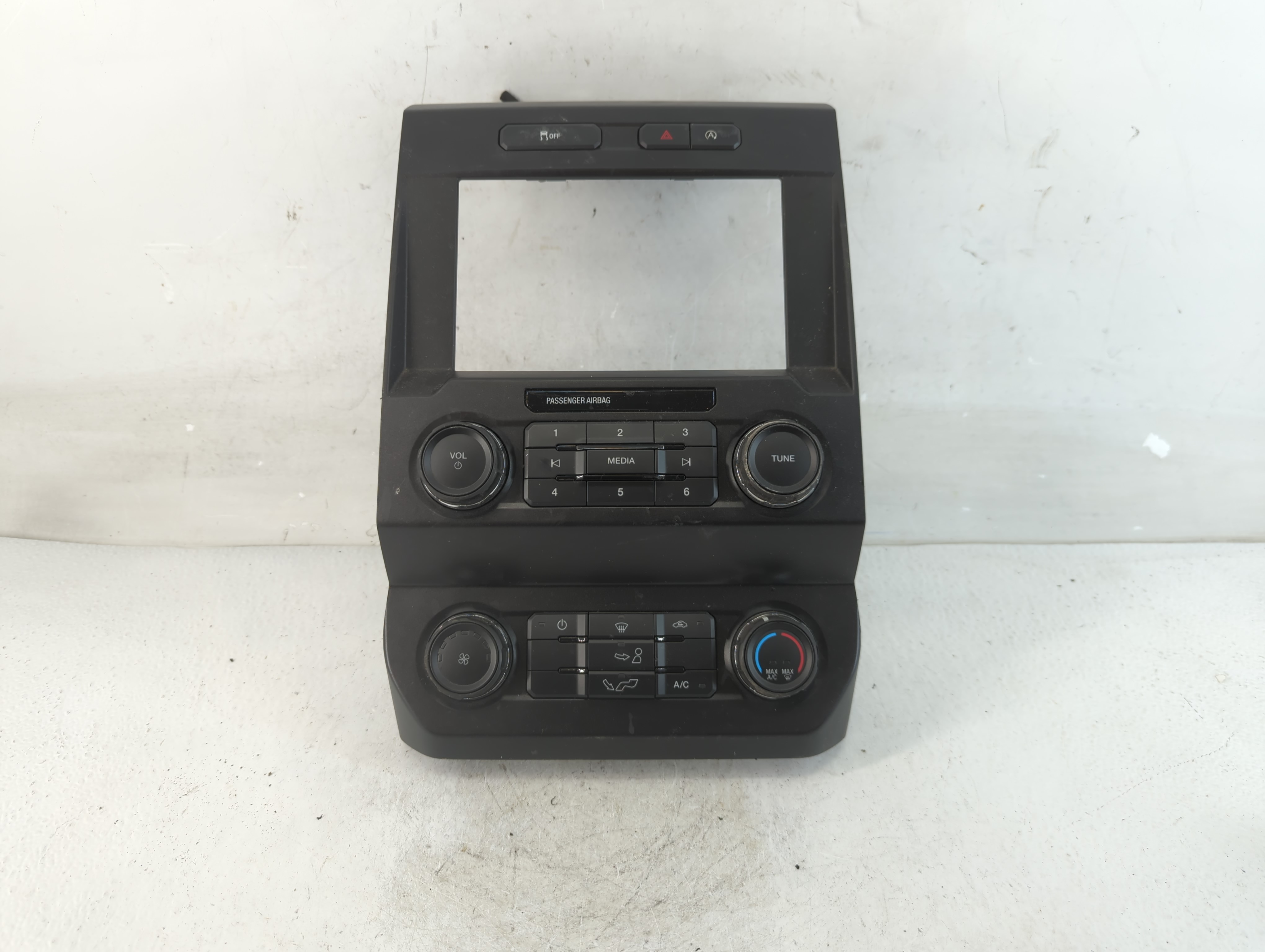 2018-2018 Chevrolet Volt Ac Heater Climate Control Kl3t-18e243-cec 916626 - Oemusedautoparts1.com