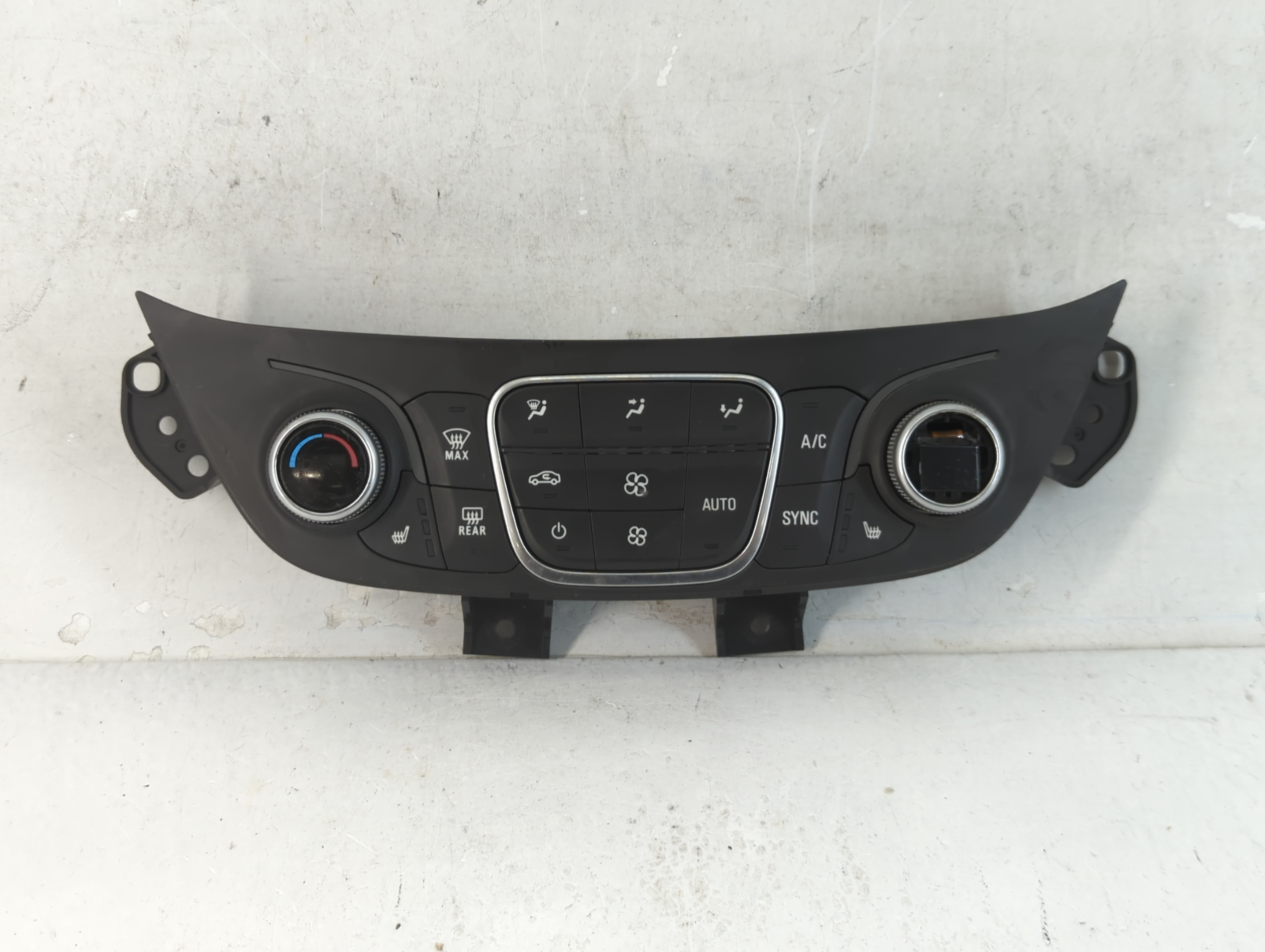 2019-2021 Chevrolet Equinox Ac Heater Climate Control 84422506 916671 - Oemusedautoparts1.com