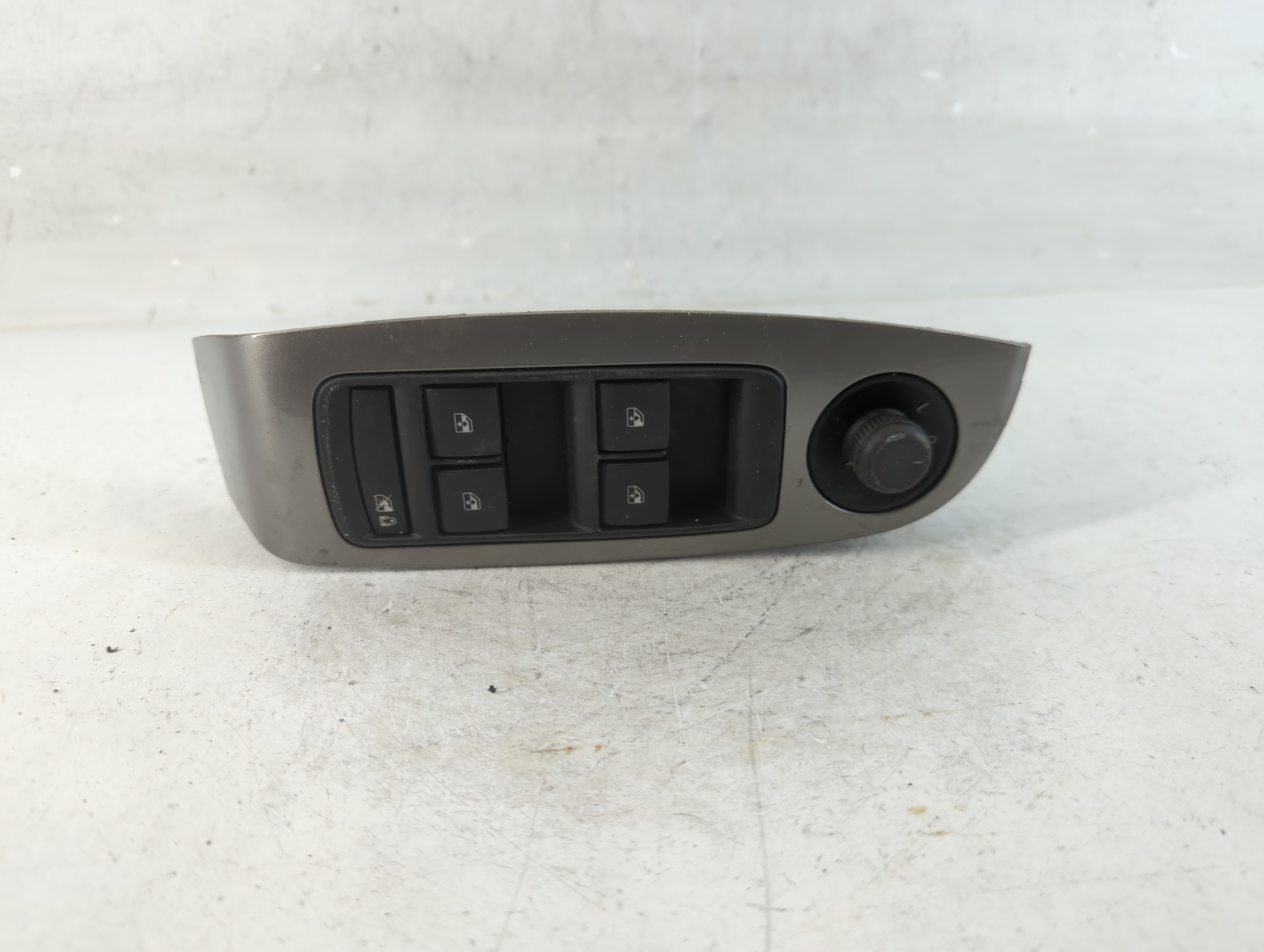 2014-2016 Chevrolet Malibu Driver Left Door Master Power Window Switch 916705 - Oemusedautoparts1.com