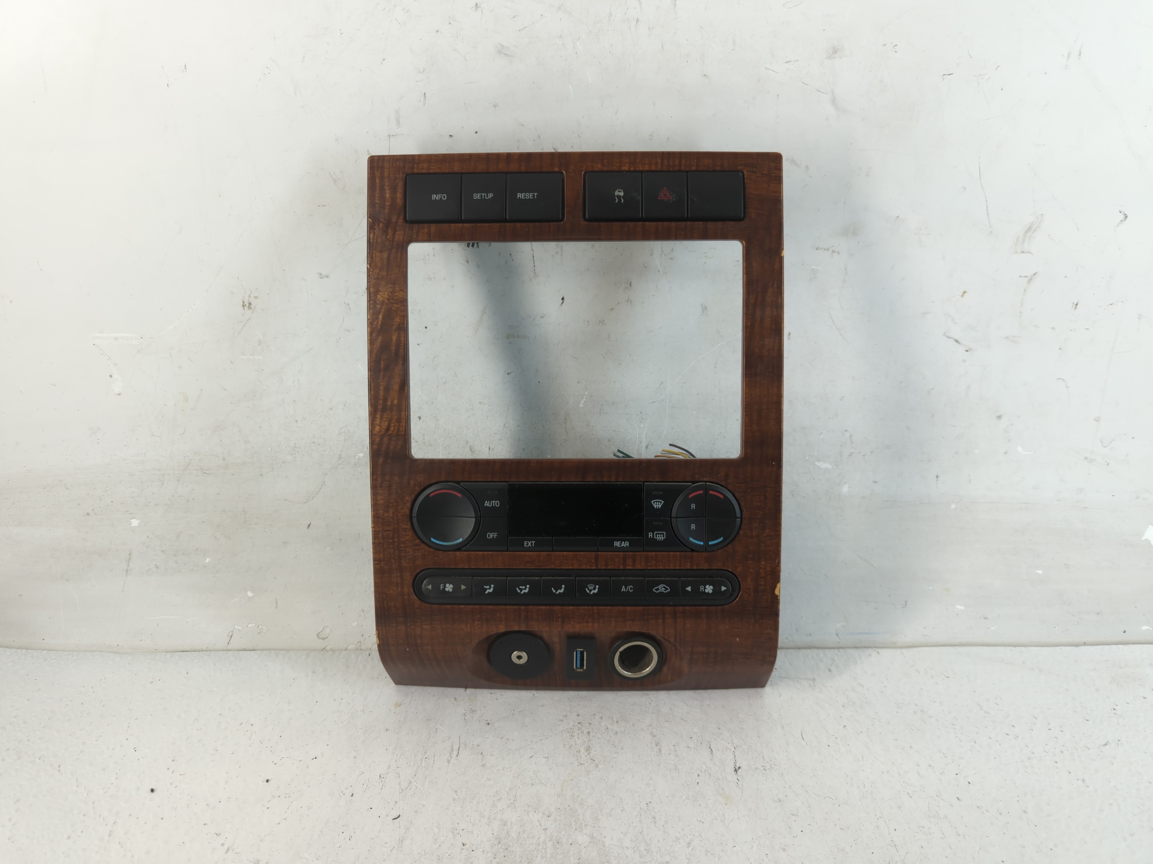 2007 Ford Expedition Ac Heater Climate Control 7l14-18c612-ag 916729 - Oemusedautoparts1.com