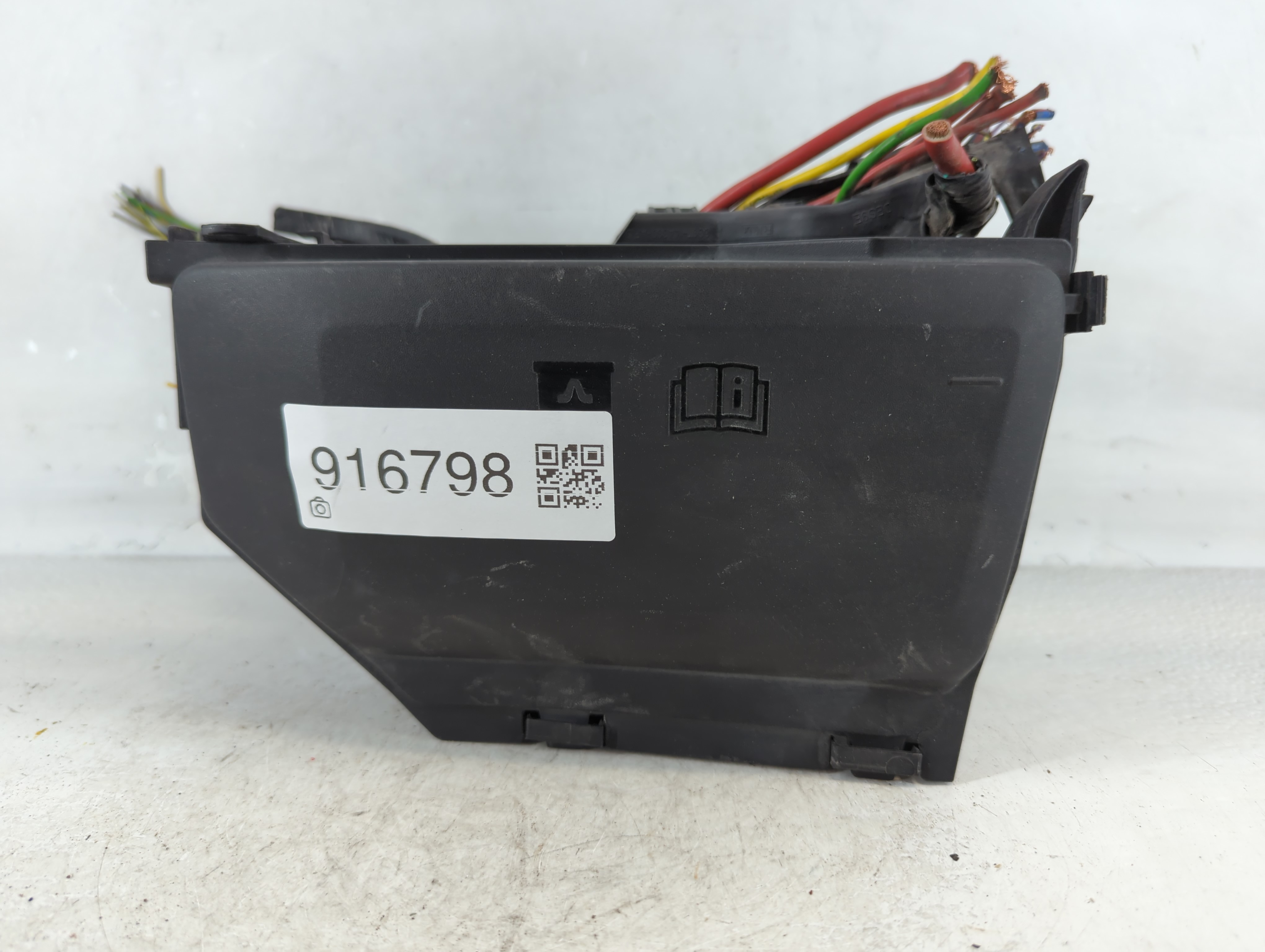 2015-2017 Land Rover Discovery Sport Fusebox Fuse Box Relay Module 916798 - Oemusedautoparts1.com