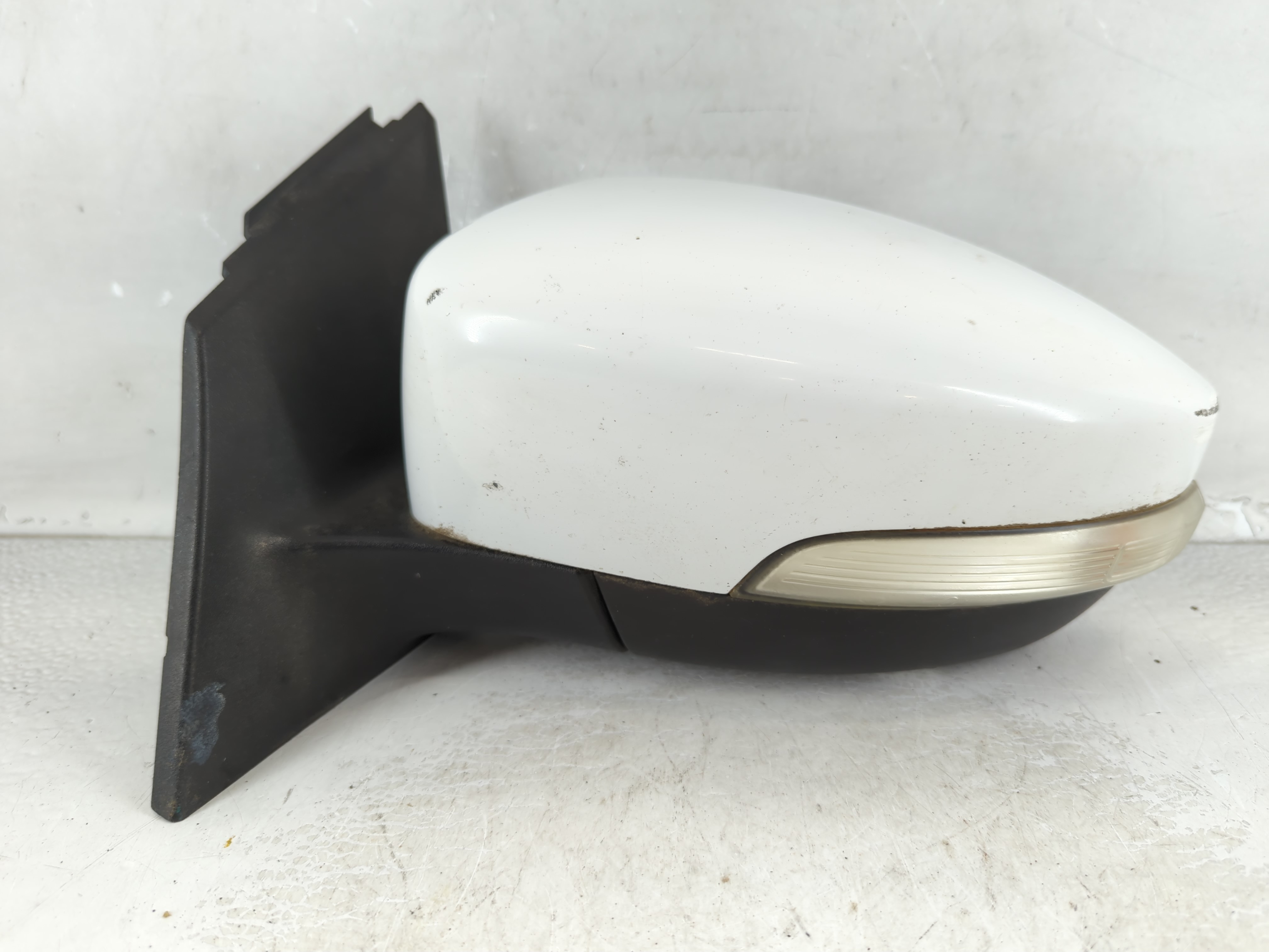2012-2014 Ford Focus Driver Left Side View Manual Door Mirror White 916983 - Oemusedautoparts1.com