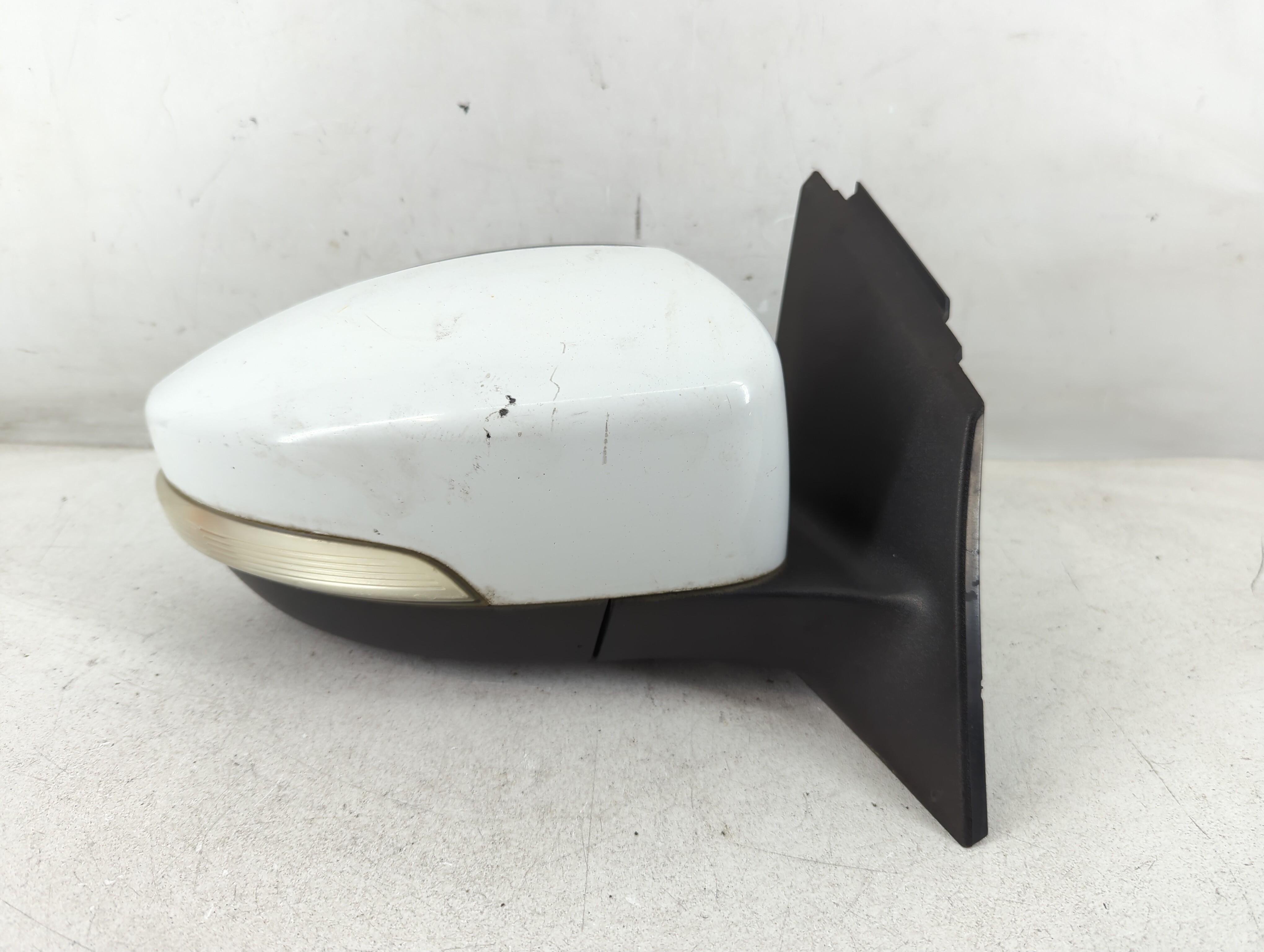 2012-2014 Ford Focus Passenger Right Side View Manual Door Mirror White 916984 - Oemusedautoparts1.com