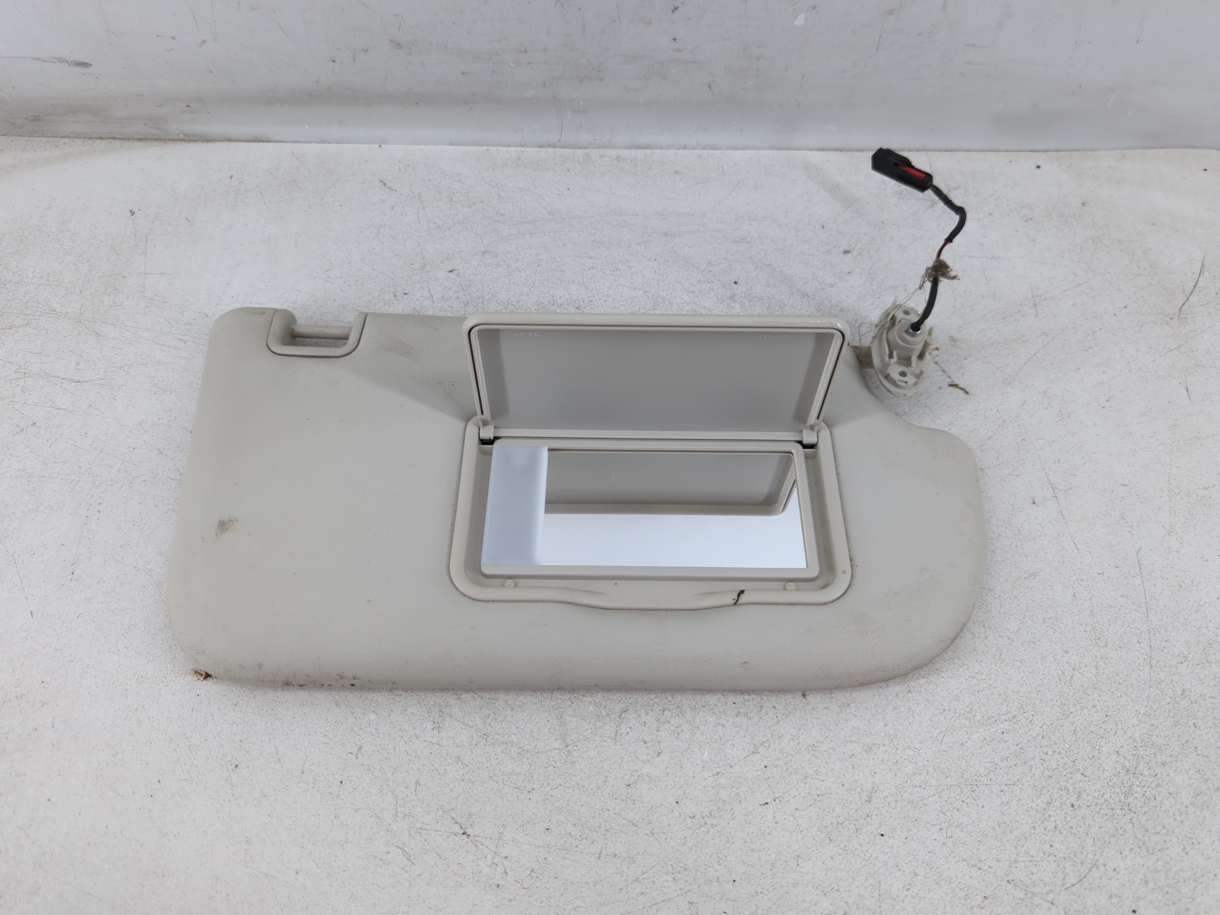 2012-2013 Ford Focus Passenger Sun Visor Mirror Right Sunvisor Grey 917132 - Oemusedautoparts1.com