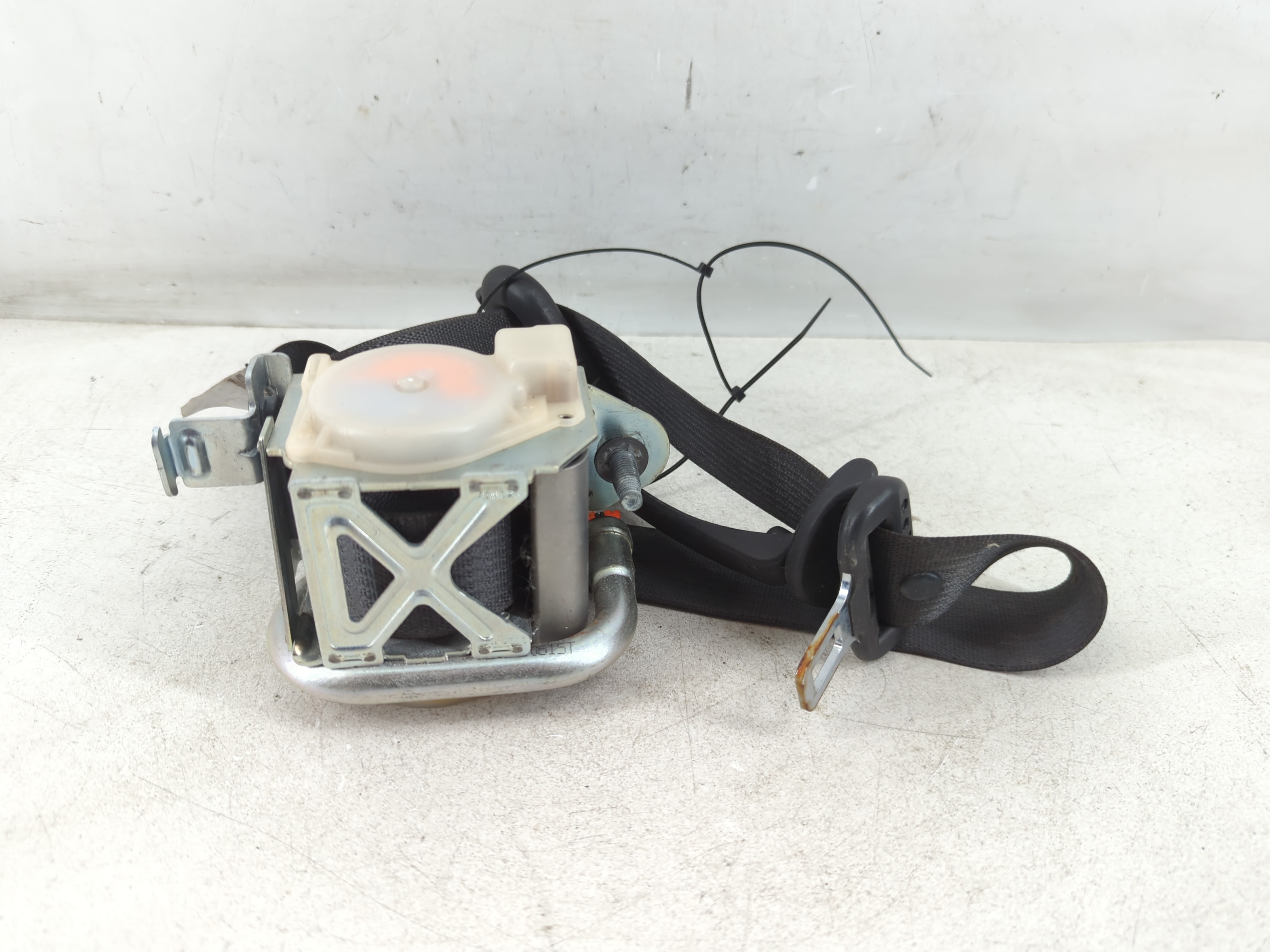 Picture of 2007-2012 Ford Mustang Driver Seatbelt Buckle 917443
