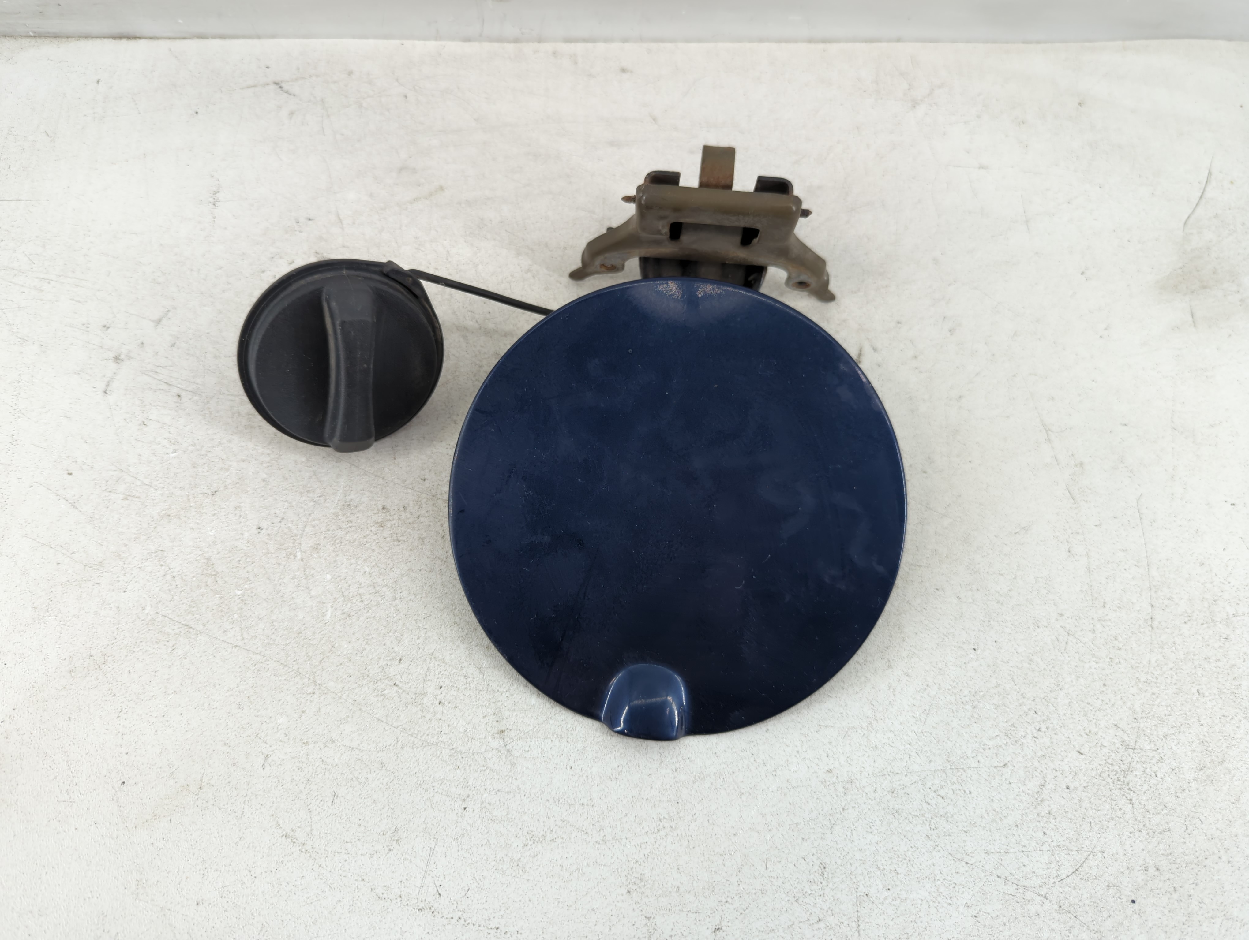 2007 Lincoln Mkz Fuel Tank Door Lid Gas Tank Blue 917847 - Oemusedautoparts1.com