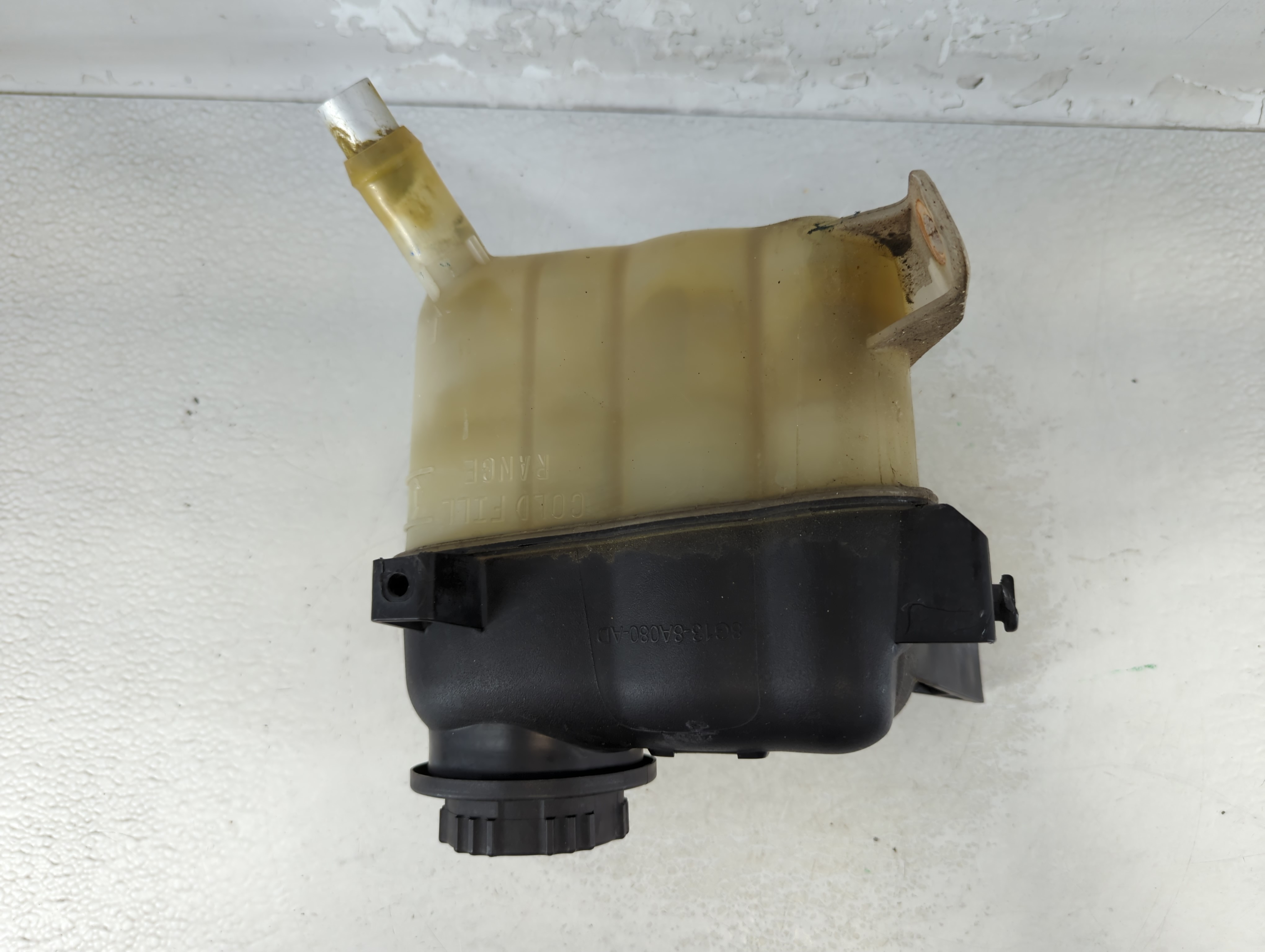 2008-2011 Ford Taurus Radiator Coolant Overflow Expansion Tank Bottle 917964 - Oemusedautoparts1.com