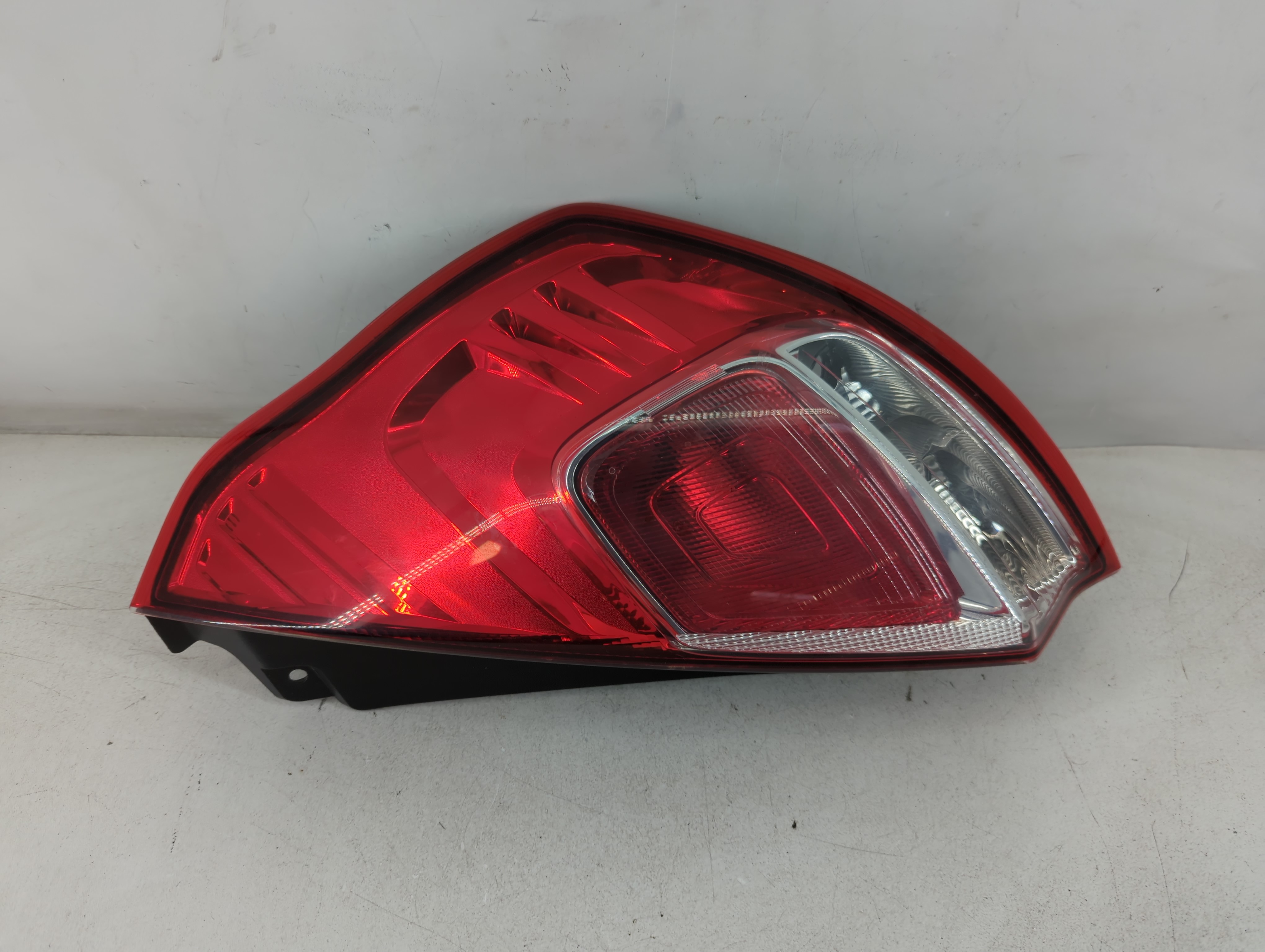 2014-2019 Ford Fiesta Passenger Right Side Tail Light Taillight Oem 918230 - Oemusedautoparts1.com