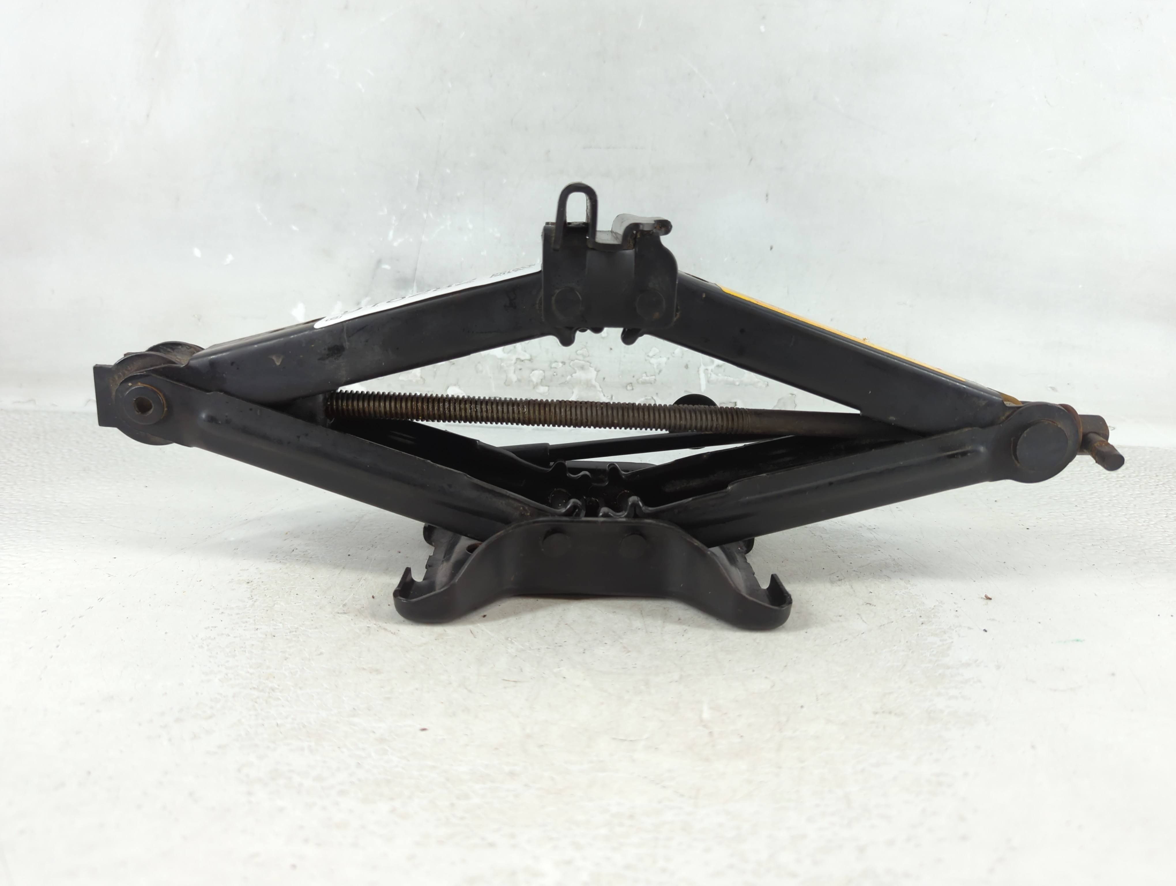 2016 Ford Fiesta Spare Scissor Car Jack 918282 - Oemusedautoparts1.com