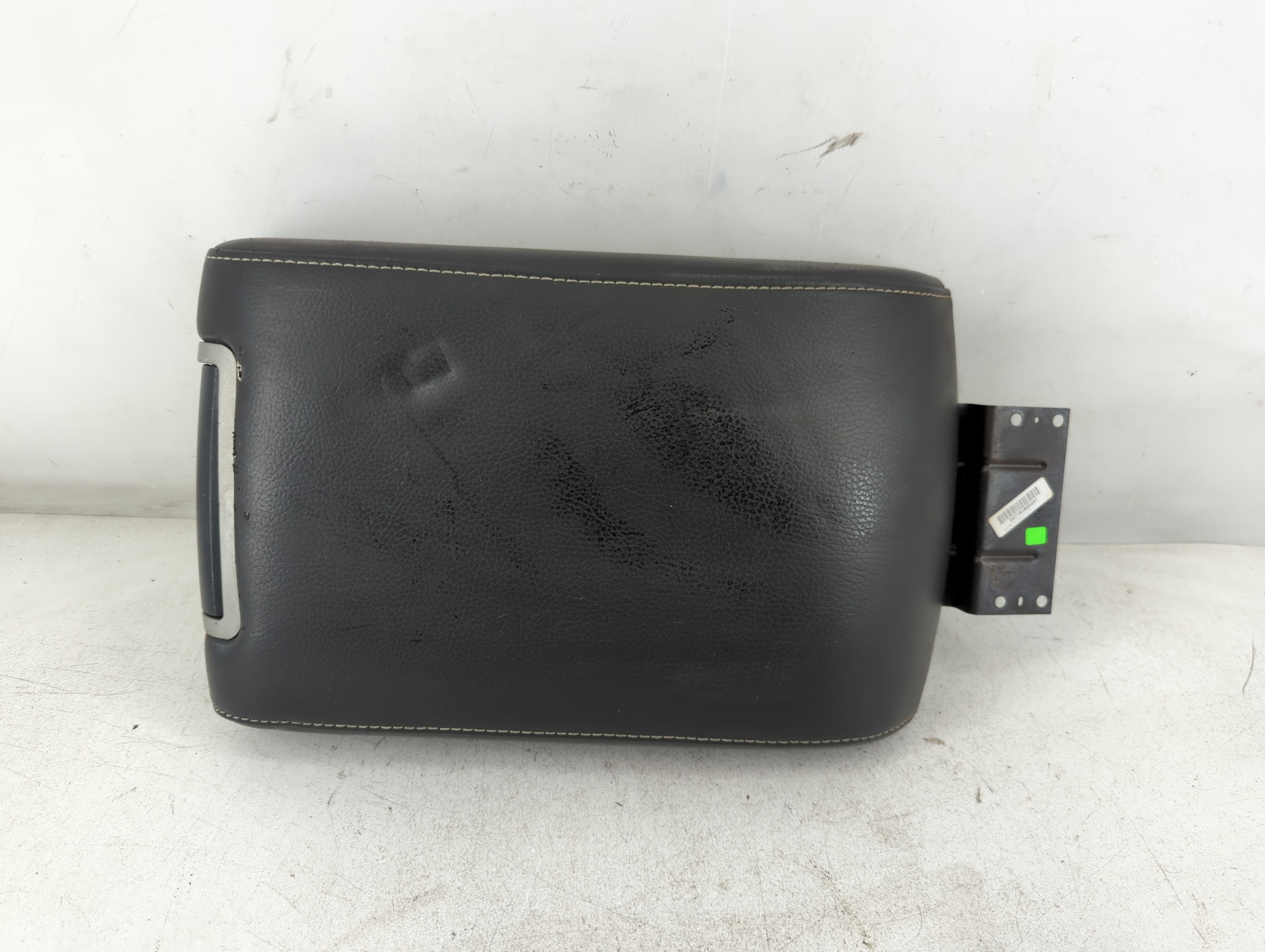 2010 Ford Flex Center Console Armrest Cover Lid Black 918328 - Oemusedautoparts1.com
