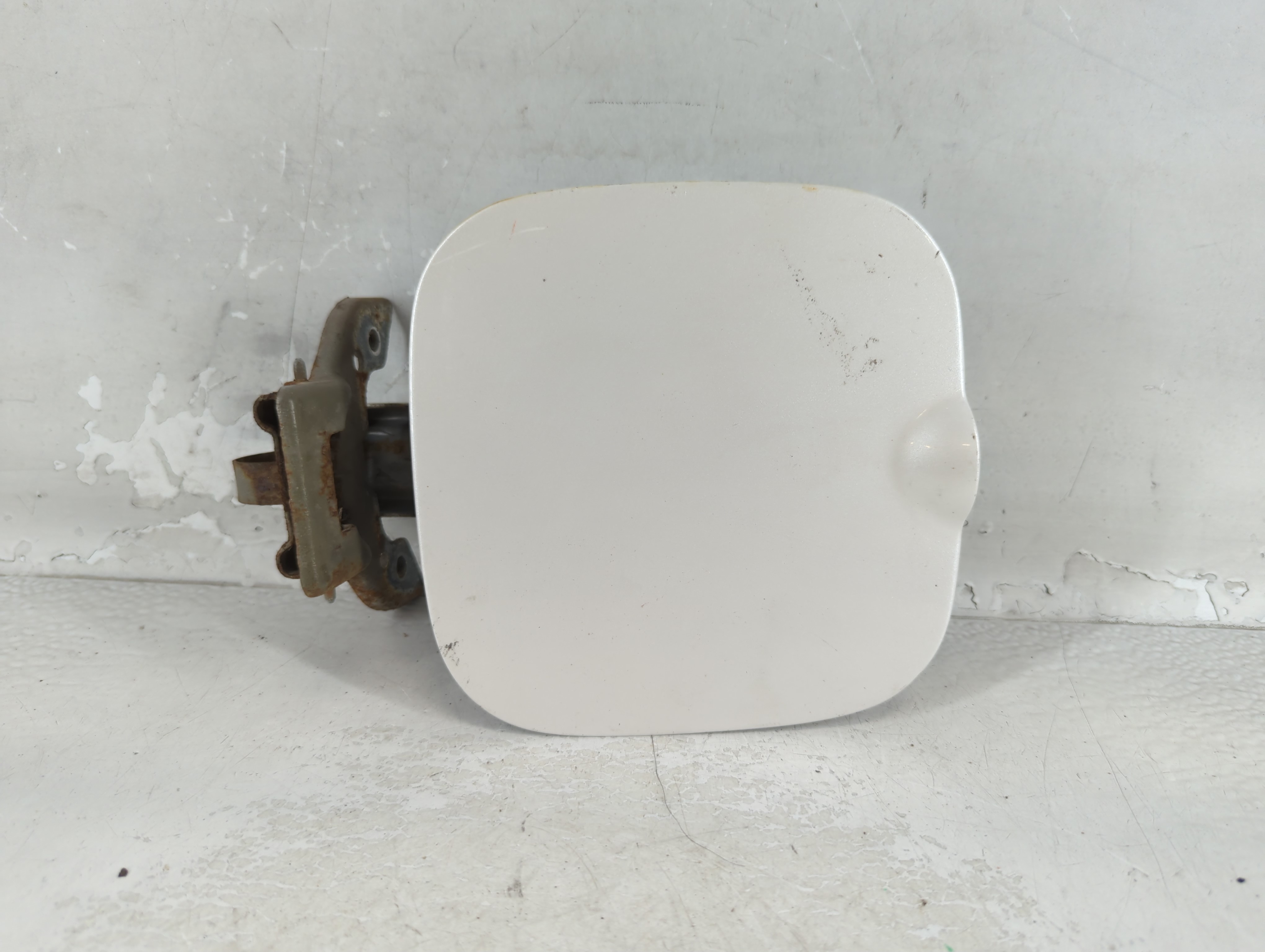 2010 Ford Flex Fuel Tank Door Lid Gas Tank White 918350 - Oemusedautoparts1.com