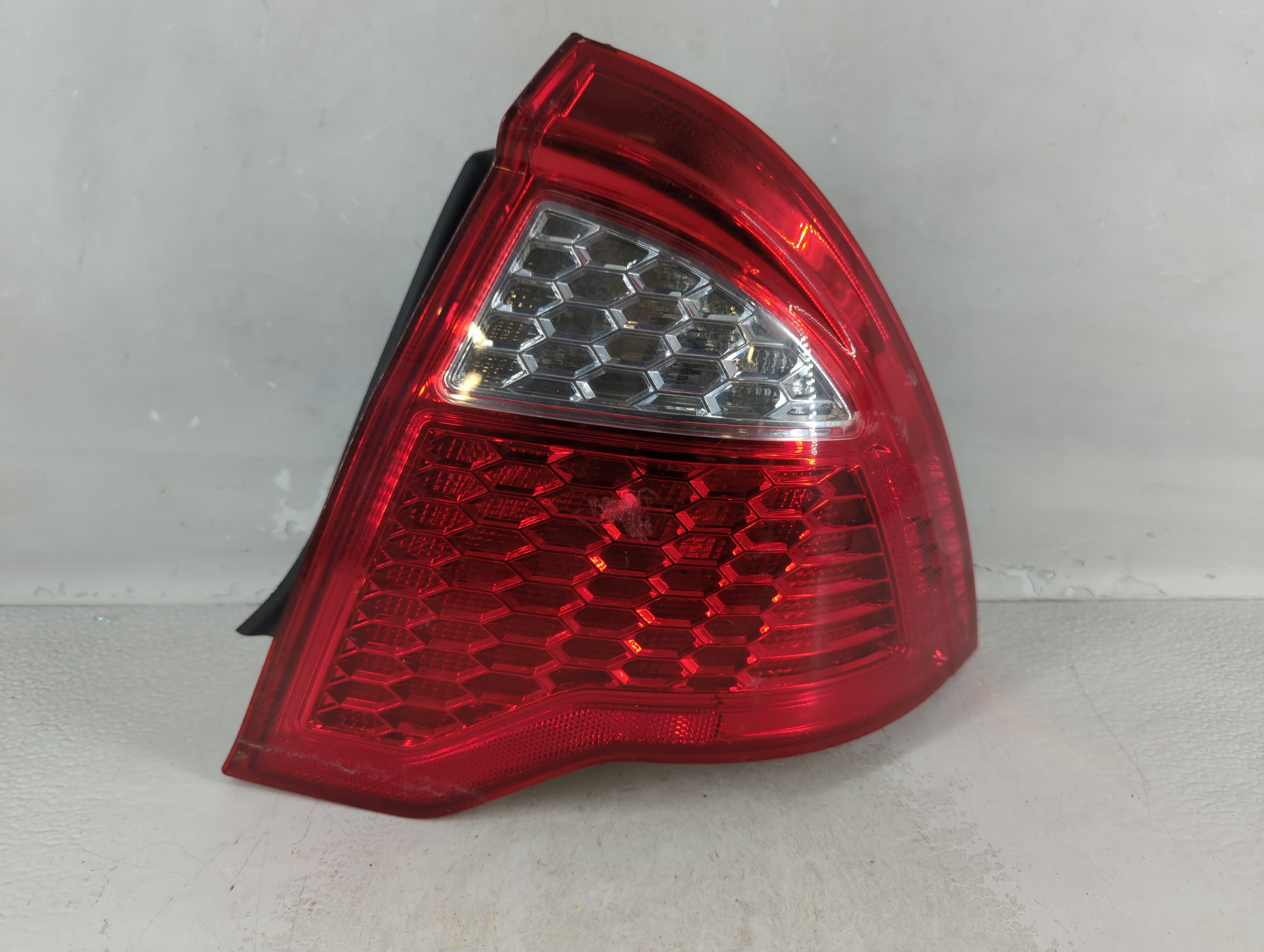 Picture of 2010-2012 Ford Fusion Passenger Right Side Tail Light Taillight Oem 918371