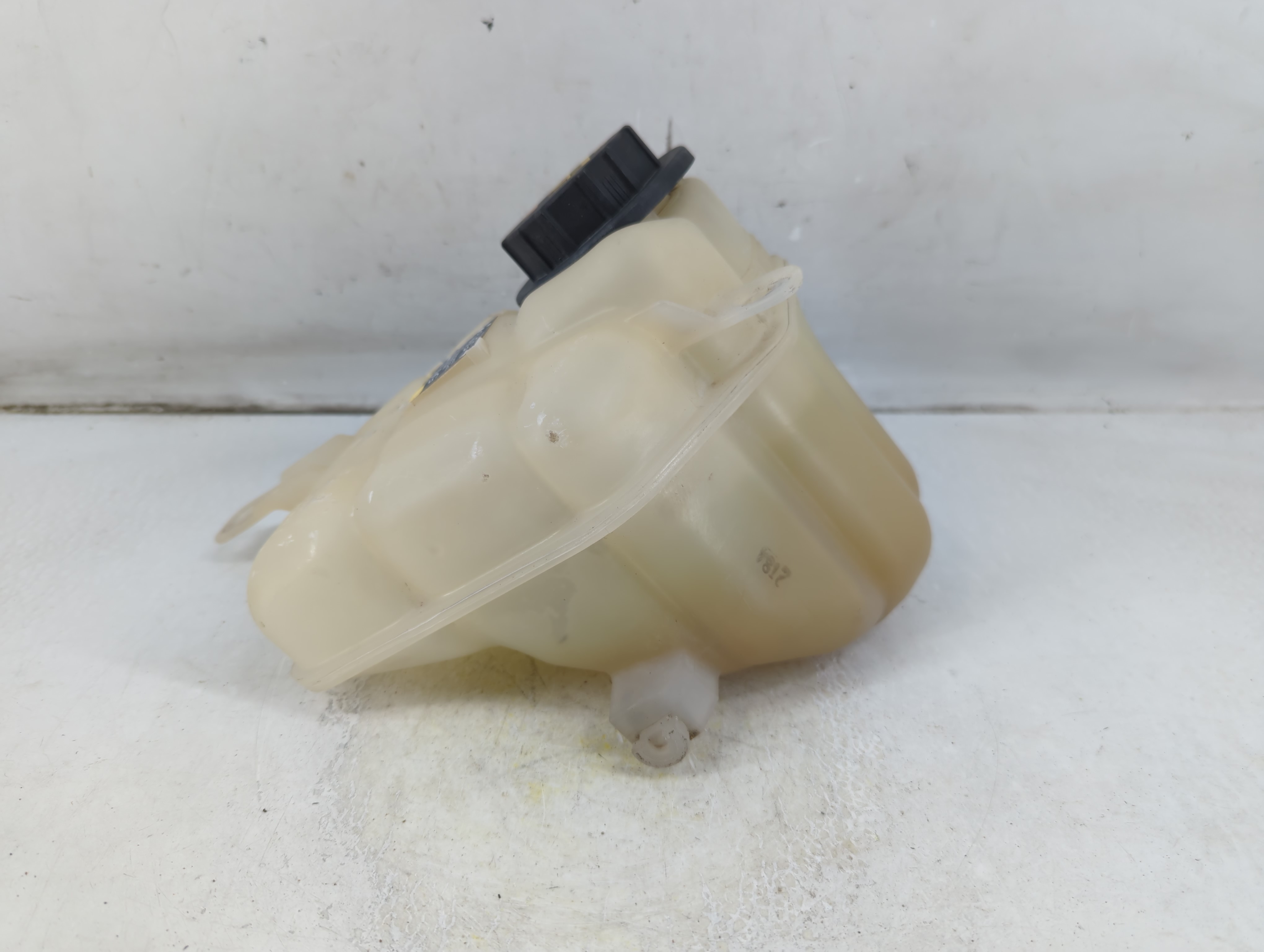 2010-2012 Ford Fusion Radiator Coolant Overflow Expansion Tank Bottle 918431 - Oemusedautoparts1.com