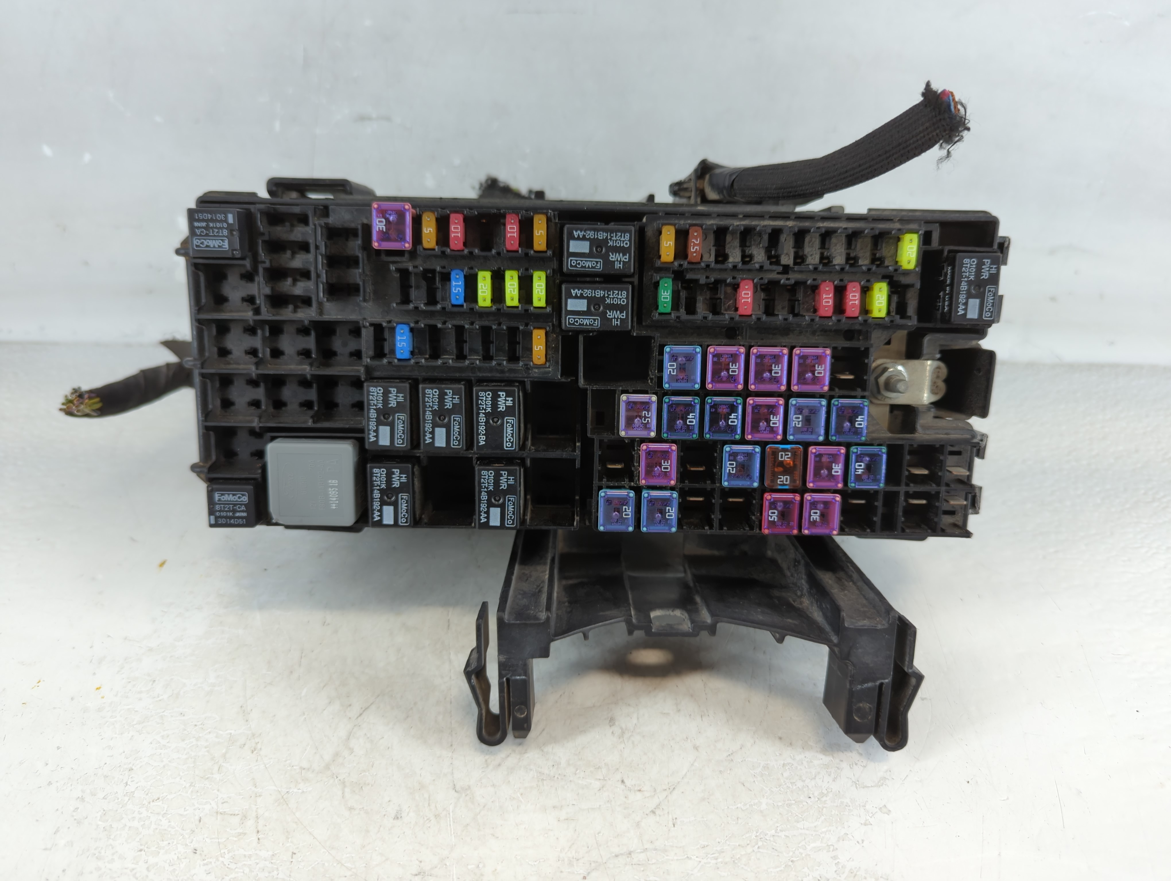 2013-2016 Lincoln Mks Fusebox Fuse Box Relay Module 918477 - Oemusedautoparts1.com