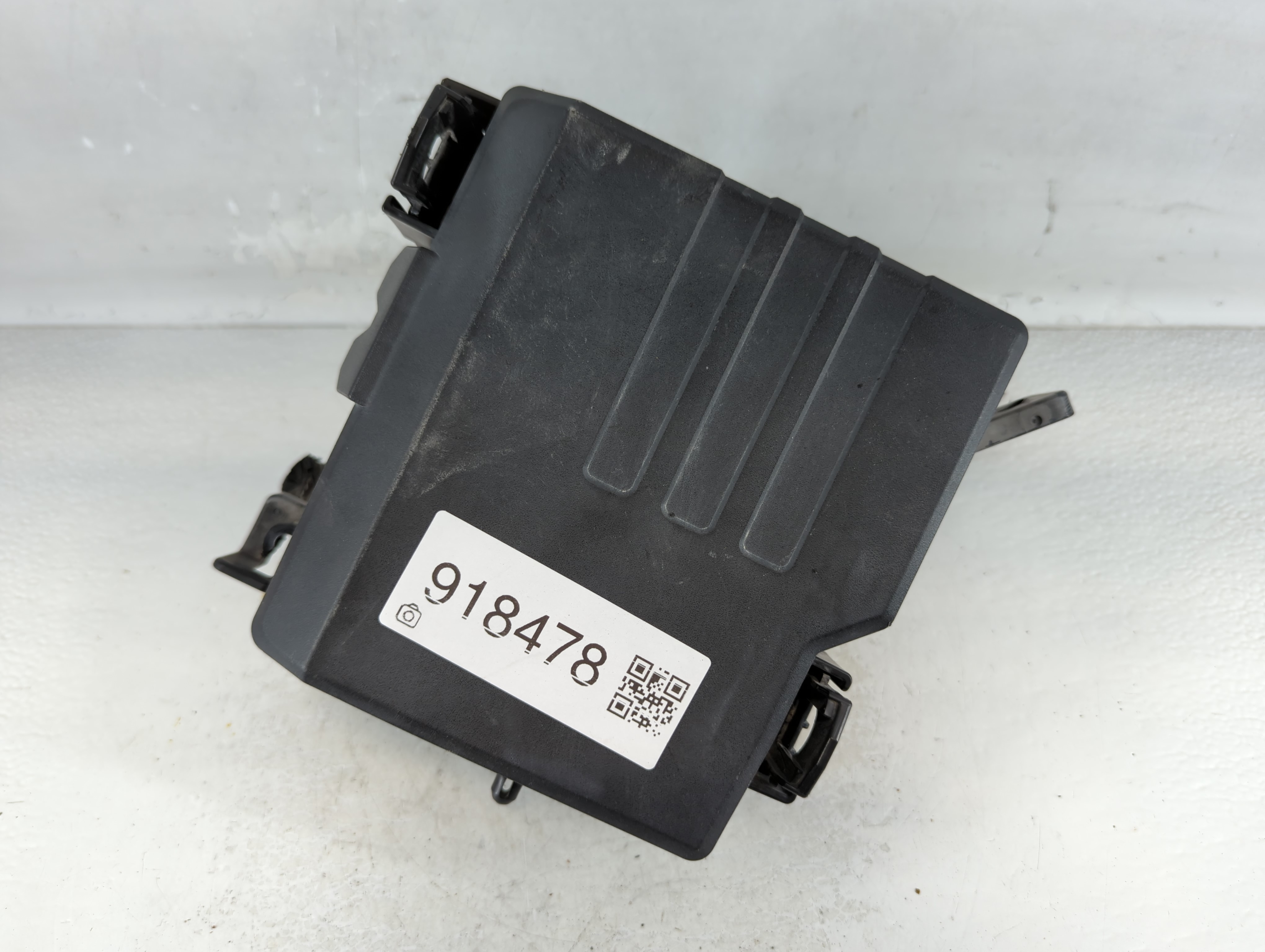 Picture of 2019-2020 Hyundai Santa Fe Fusebox Fuse Box Relay Module 91956-s2021 918478