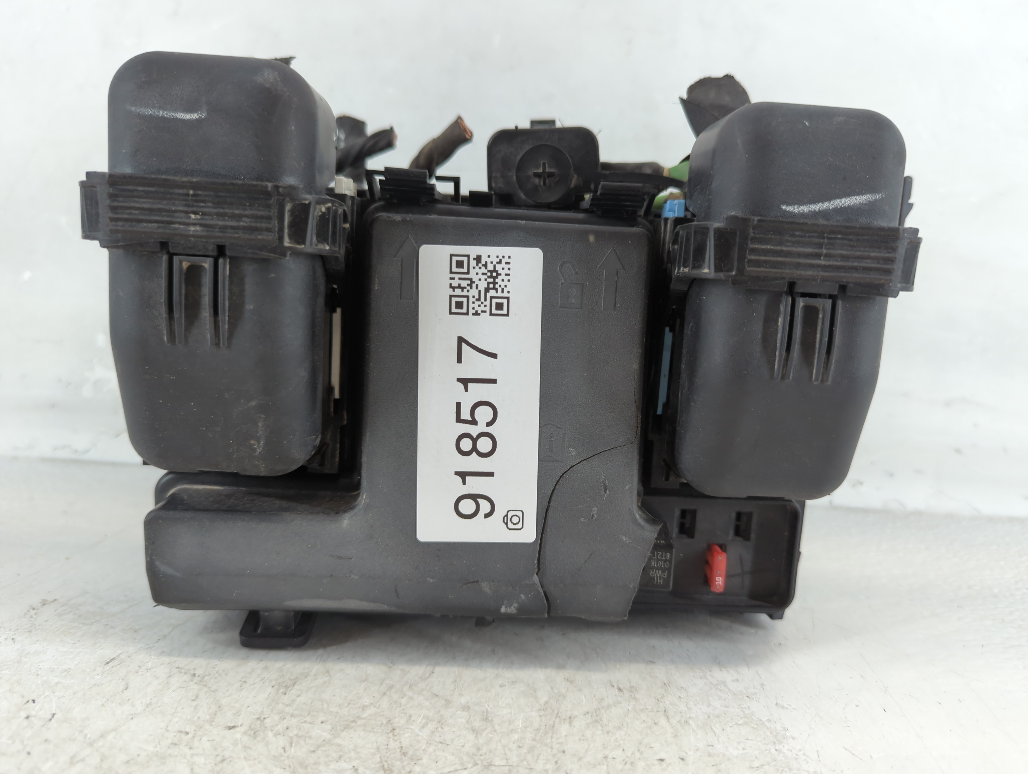 2017-2020 Ford Fusion Fusebox Fuse Box Relay Module Hg9t14d068ac 918517 - Oemusedautoparts1.com