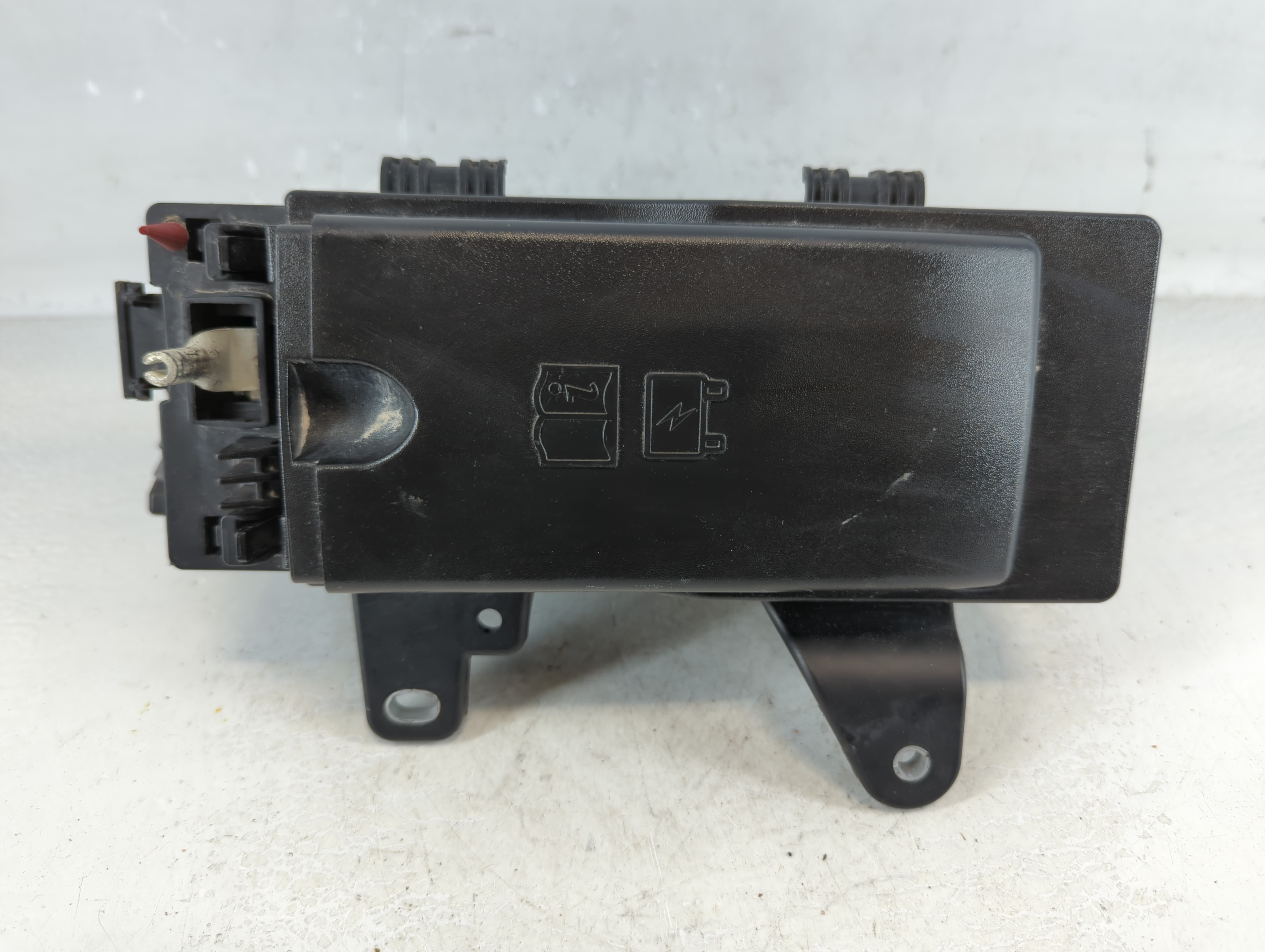 2019-2020 Jaguar F-pace Fusebox Fuse Box Relay Module Gx73-14a076-aa 918535 - Oemusedautoparts1.com