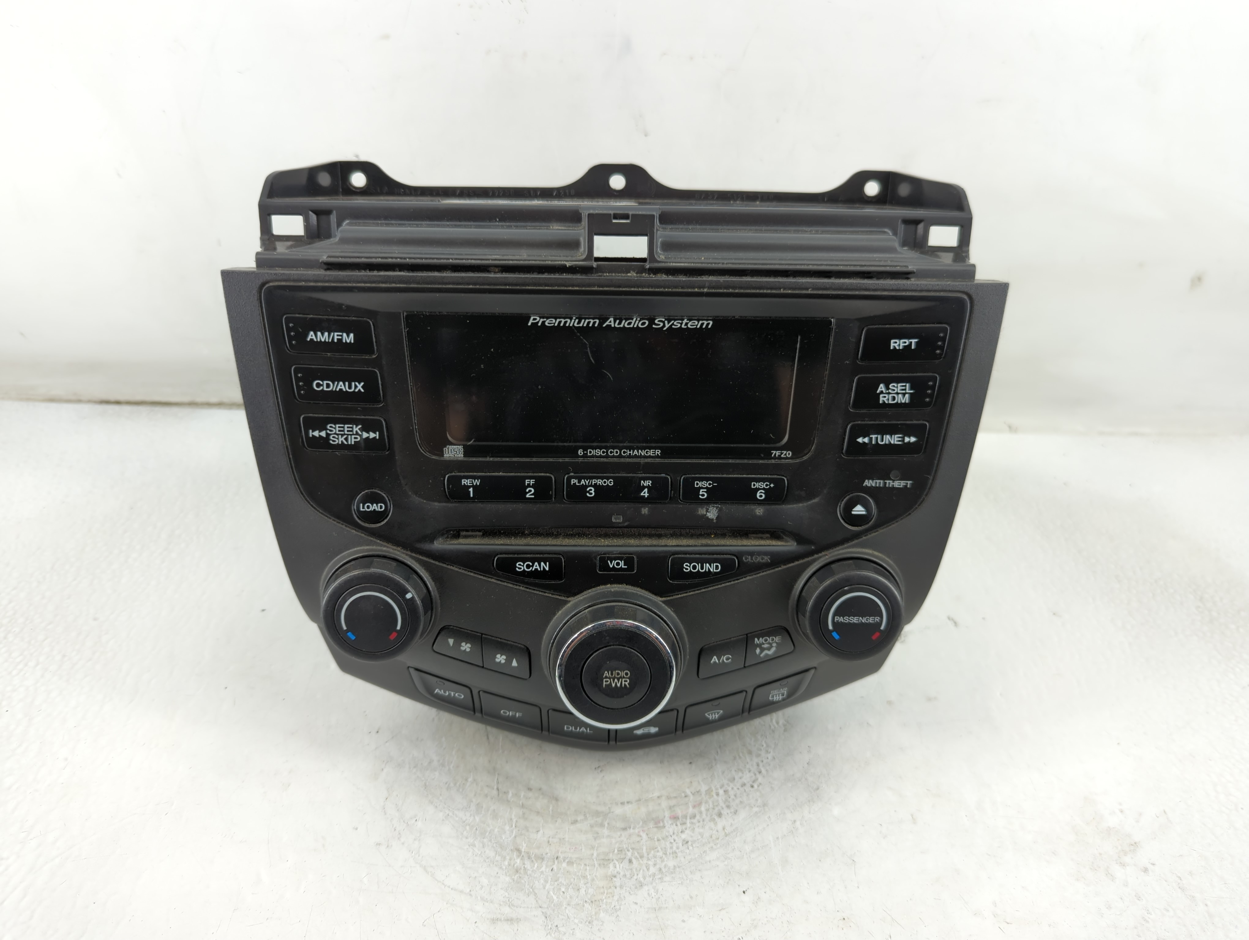 Picture of 2004-2007 Honda Accord Am Fm Cd Player Radio Receiver 918547