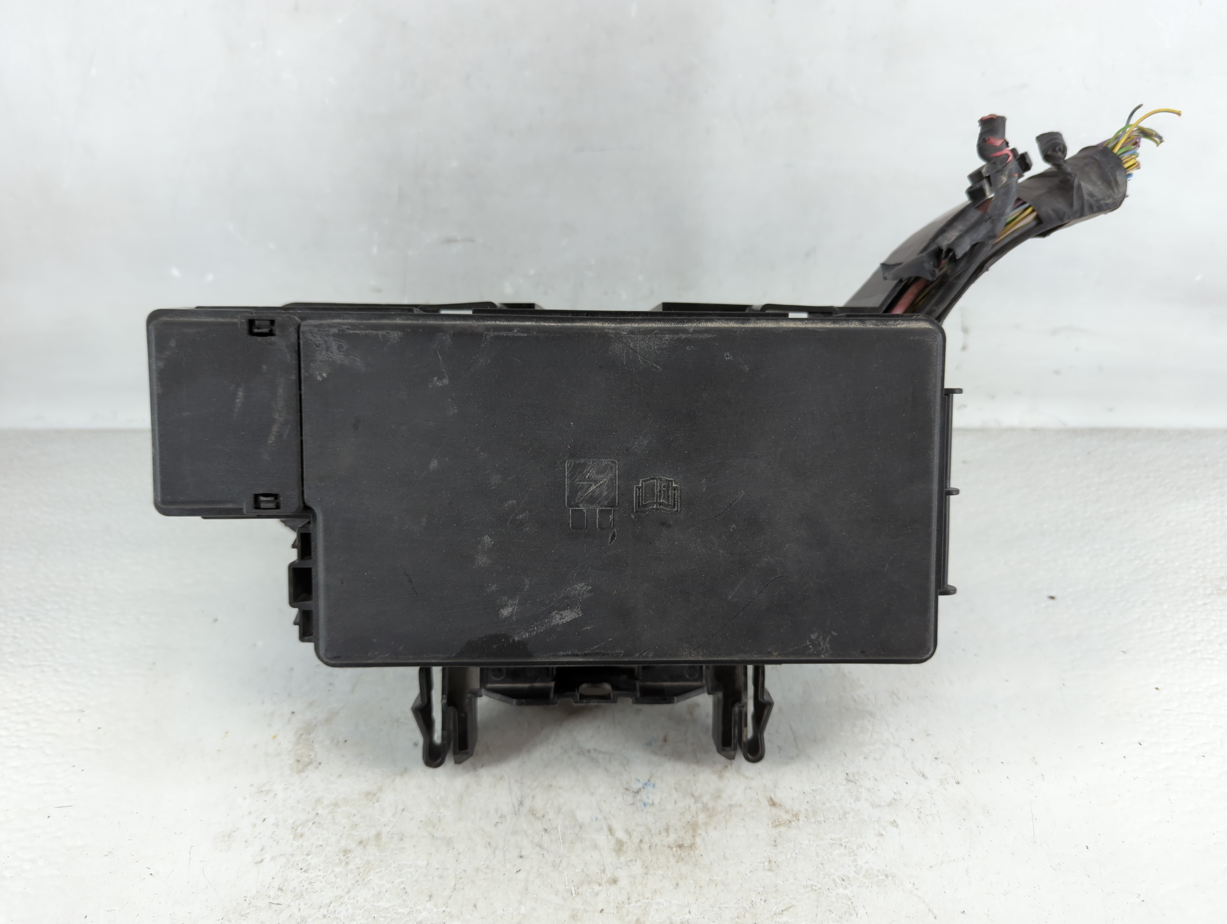 2016-2016 Ford Explorer Fusebox Fuse Box Relay Module Fu5t-14a003-gb 918585 - Oemusedautoparts1.com