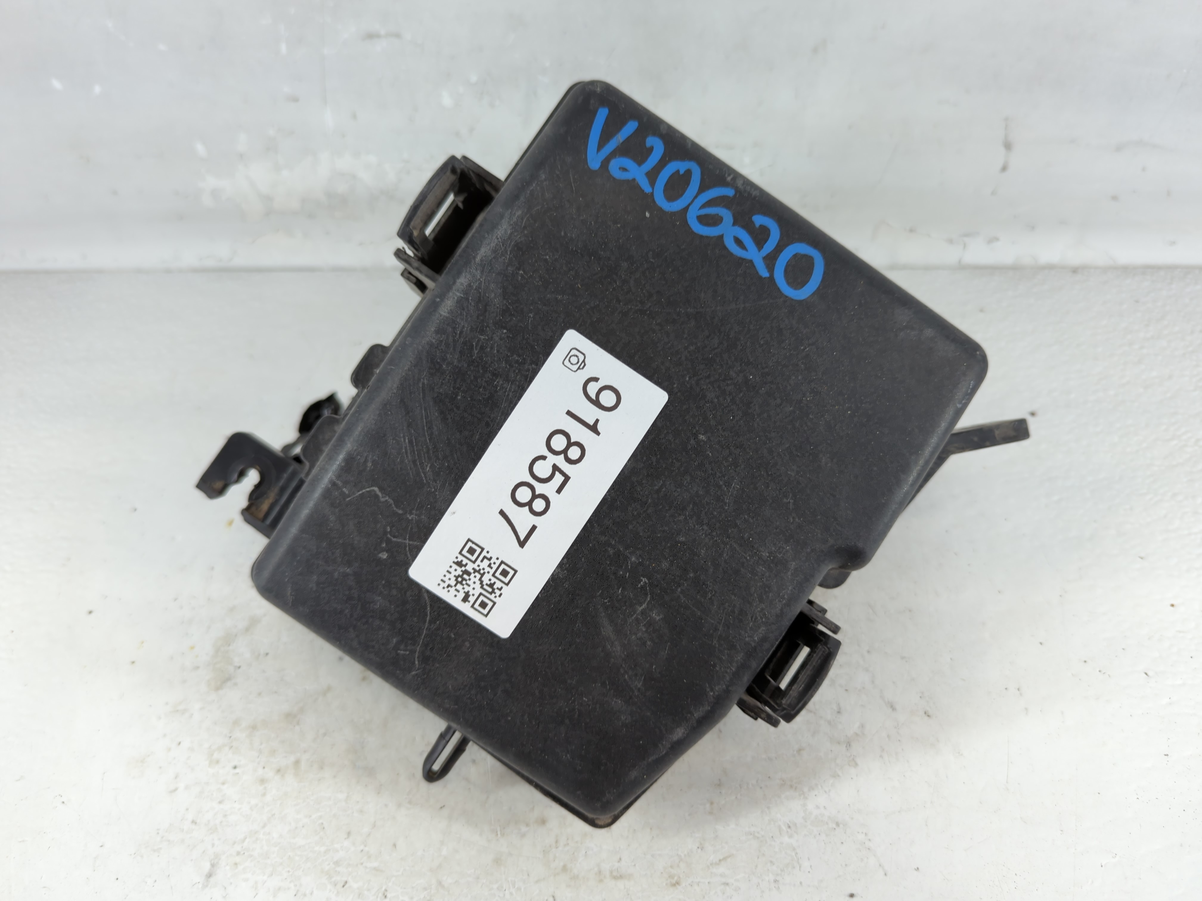 Picture of 2015-2017 Hyundai Azera Fusebox Fuse Box Relay Module 91223 3v020 918587