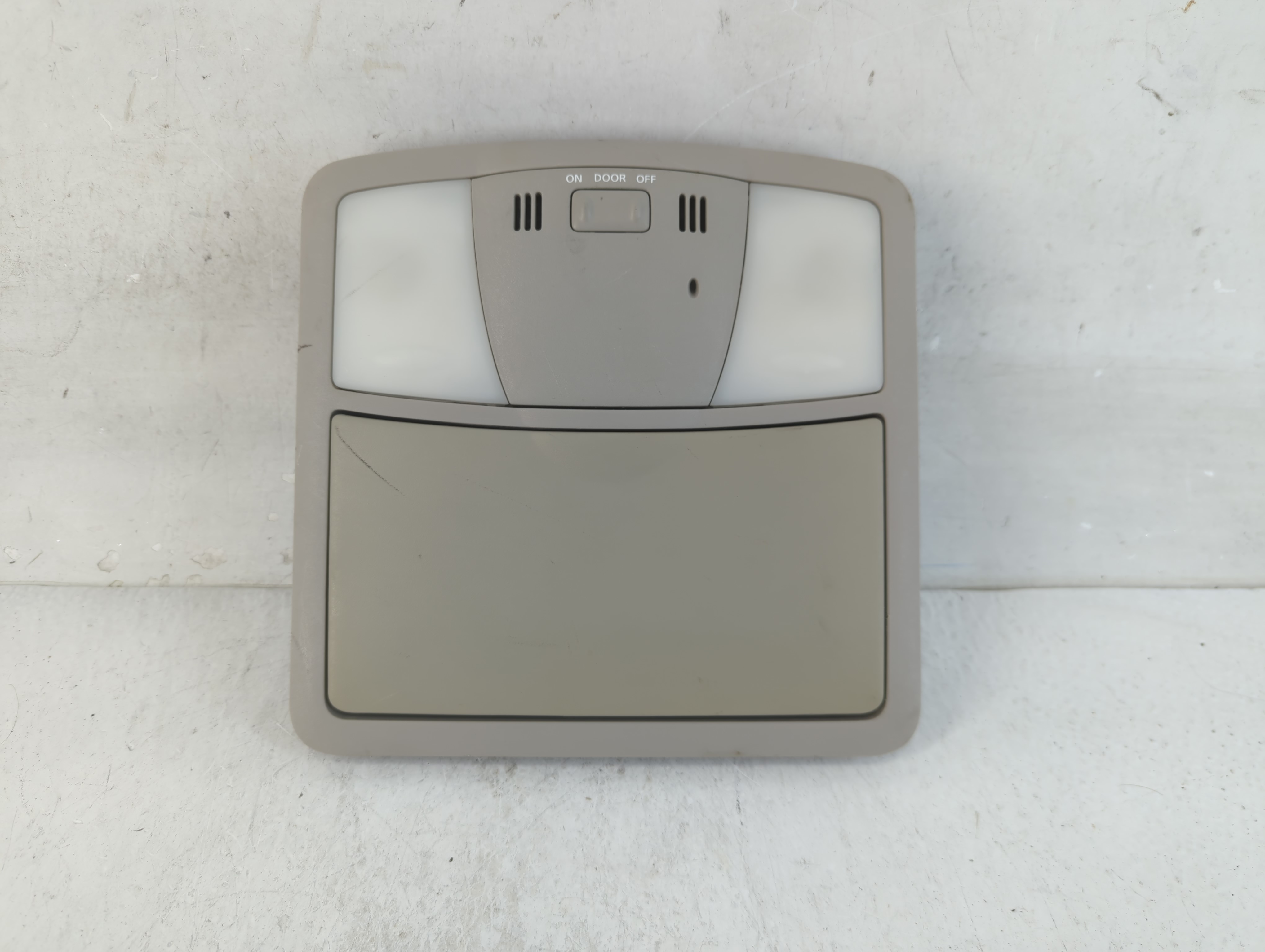 2012 Nissan Altima Overhead Roof Console 918639 - Oemusedautoparts1.com