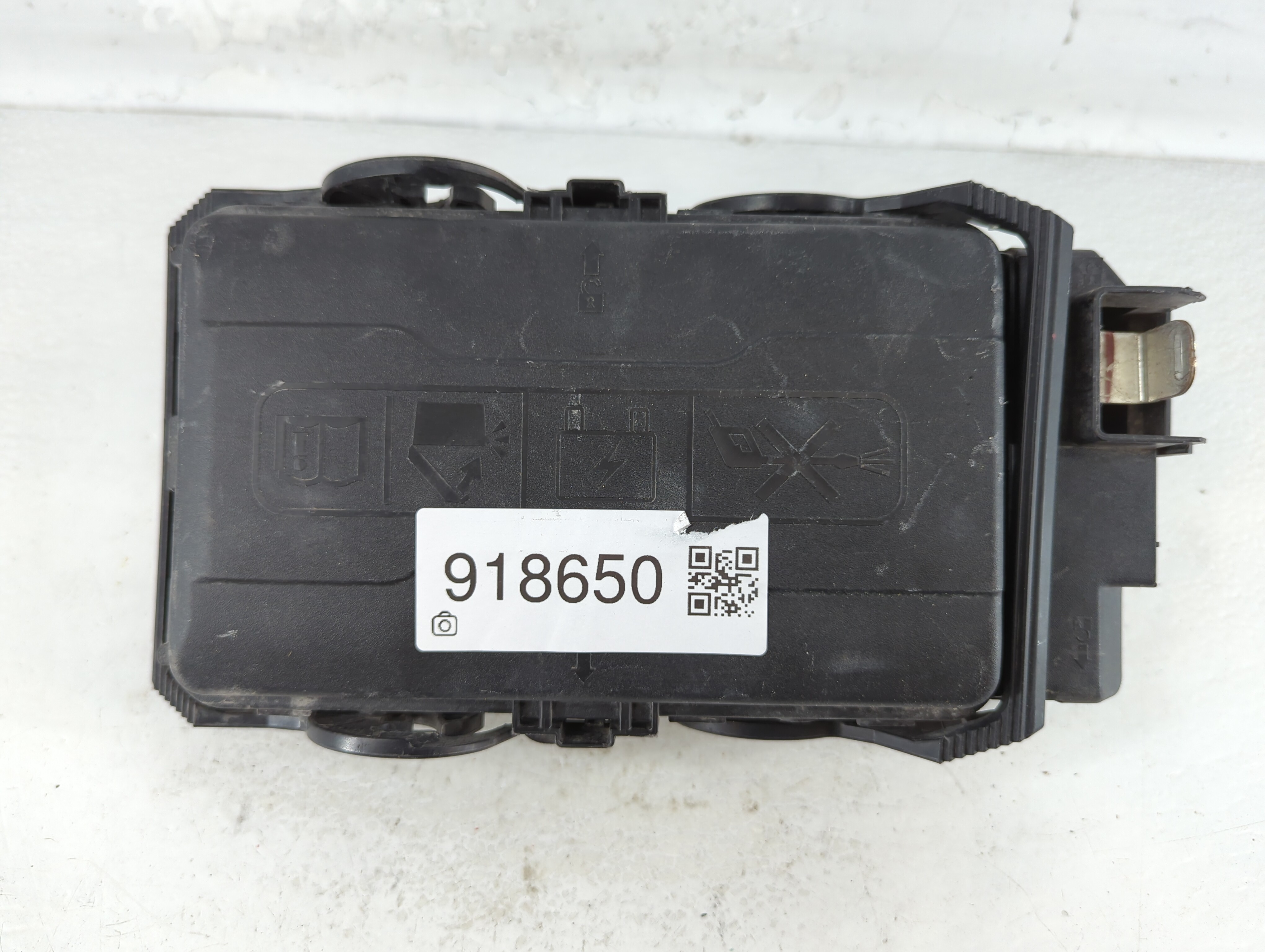 Picture of 2019-2021 Chevrolet Malibu Fusebox Fuse Box Relay Module 84586305 918650