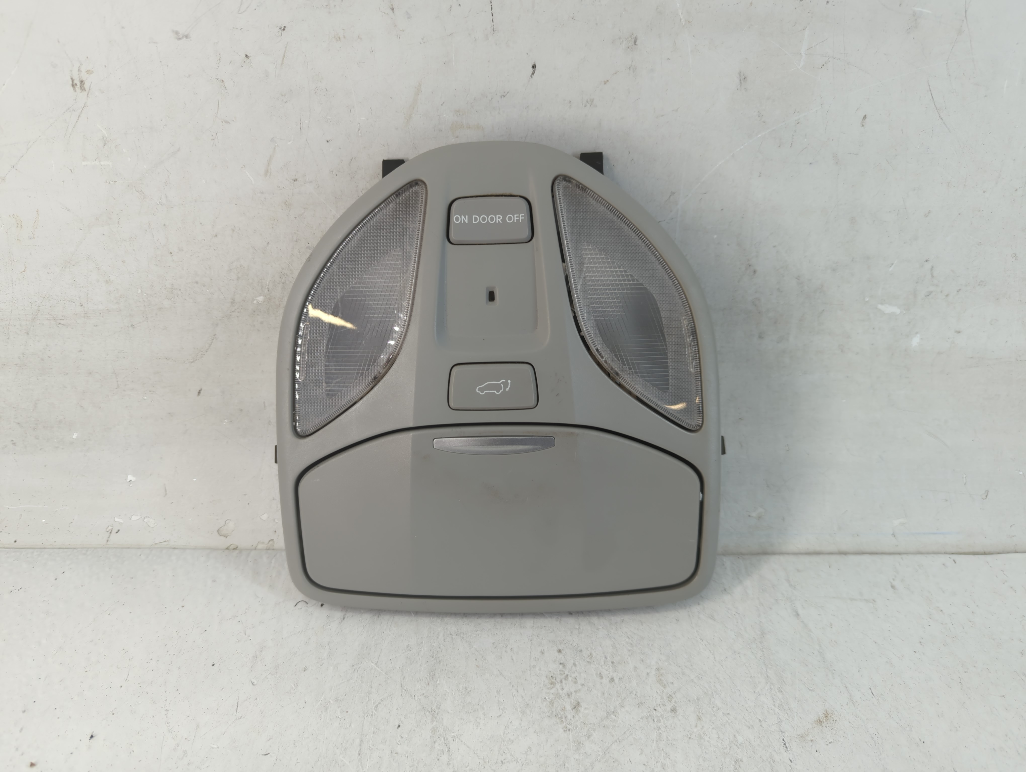 2014 Hyundai Santa Fe Overhead Roof Console 918688 - Oemusedautoparts1.com
