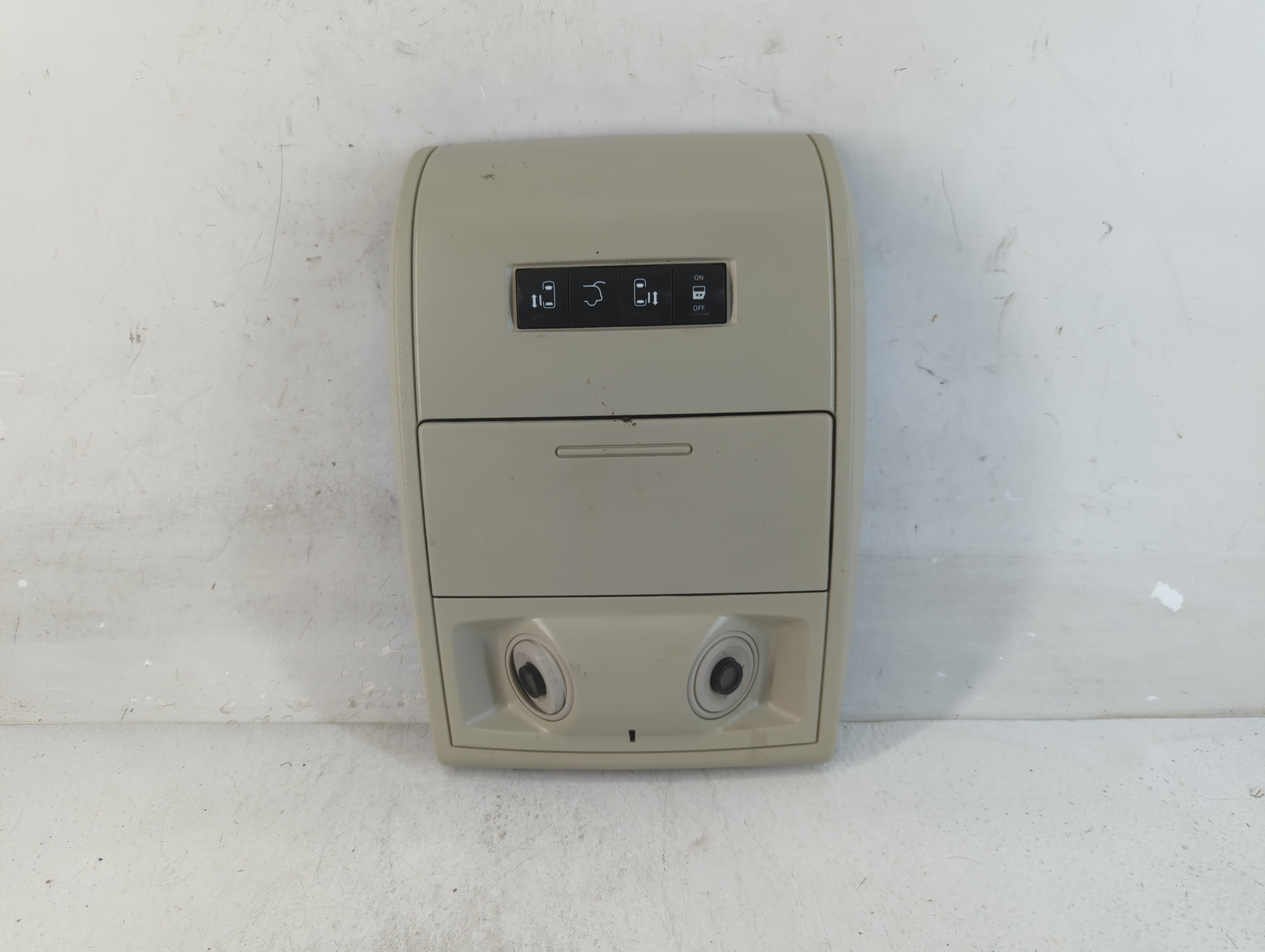 2014 Chrysler Town & Country Overhead Roof Console 918727 - Oemusedautoparts1.com