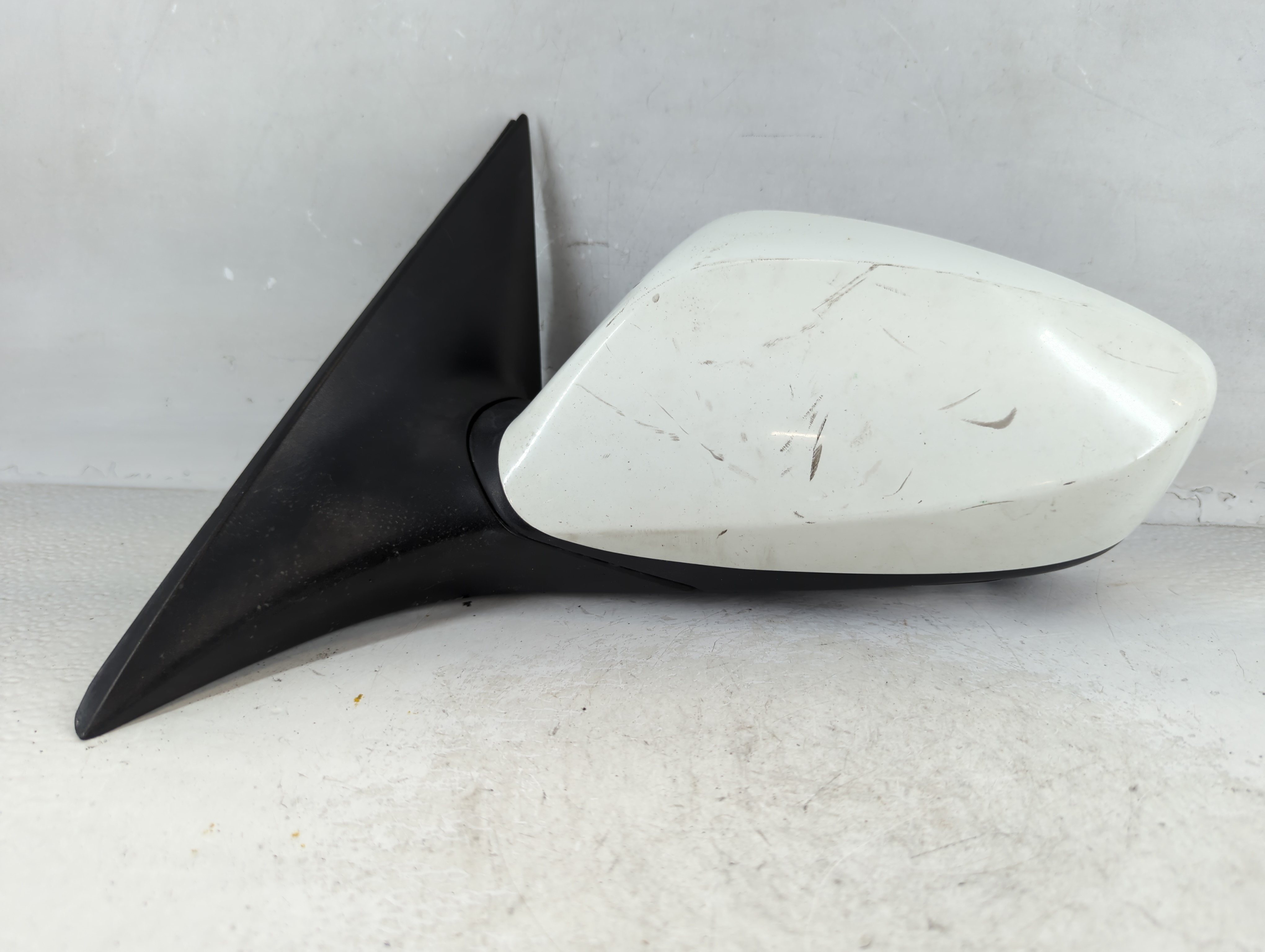 2014-2017 Hyundai Veloster Driver Left Side View Power Door Mirror White 918737 - Oemusedautoparts1.com