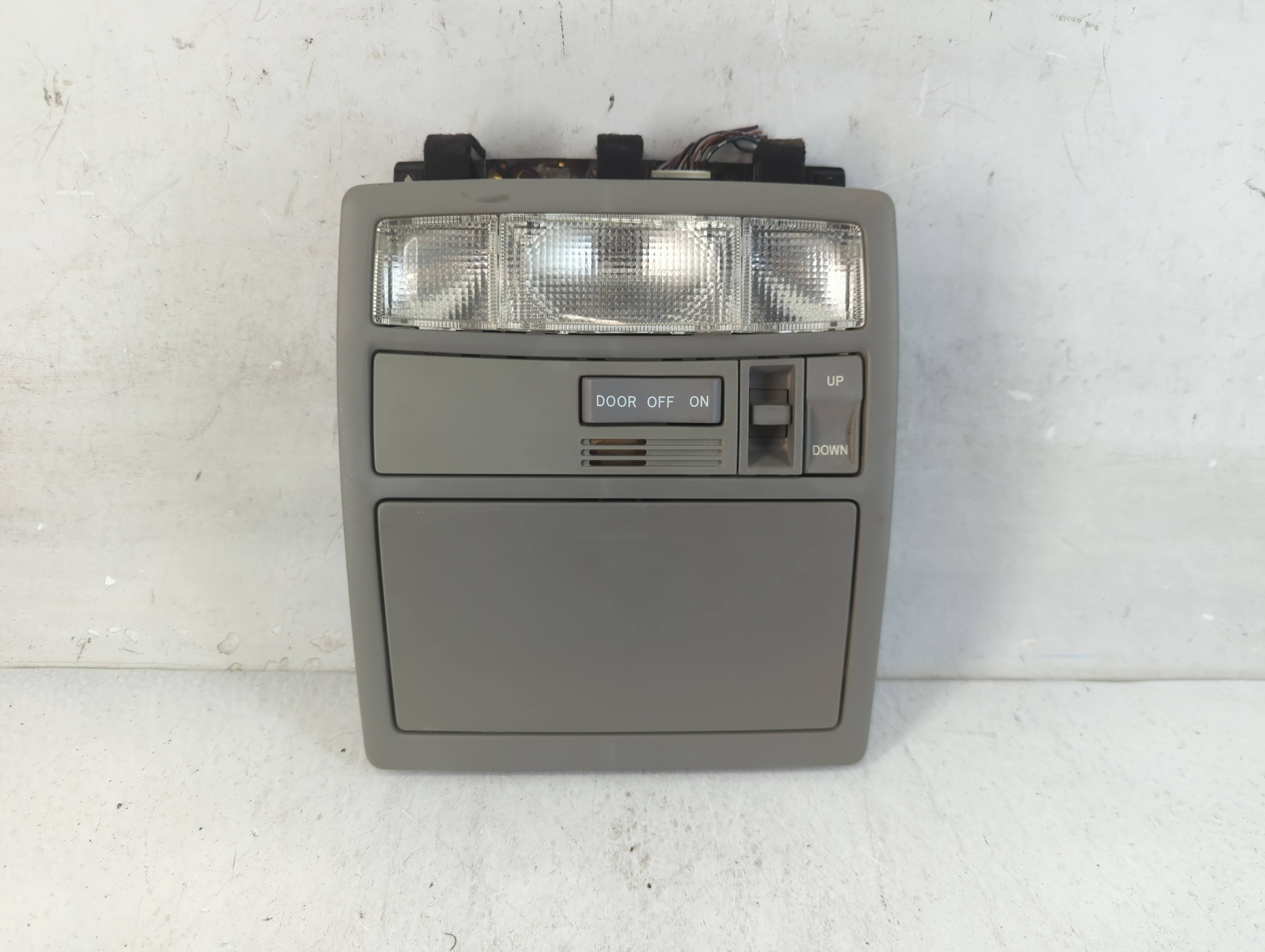 2009 Toyota Camry Overhead Roof Console 918872 - Oemusedautoparts1.com