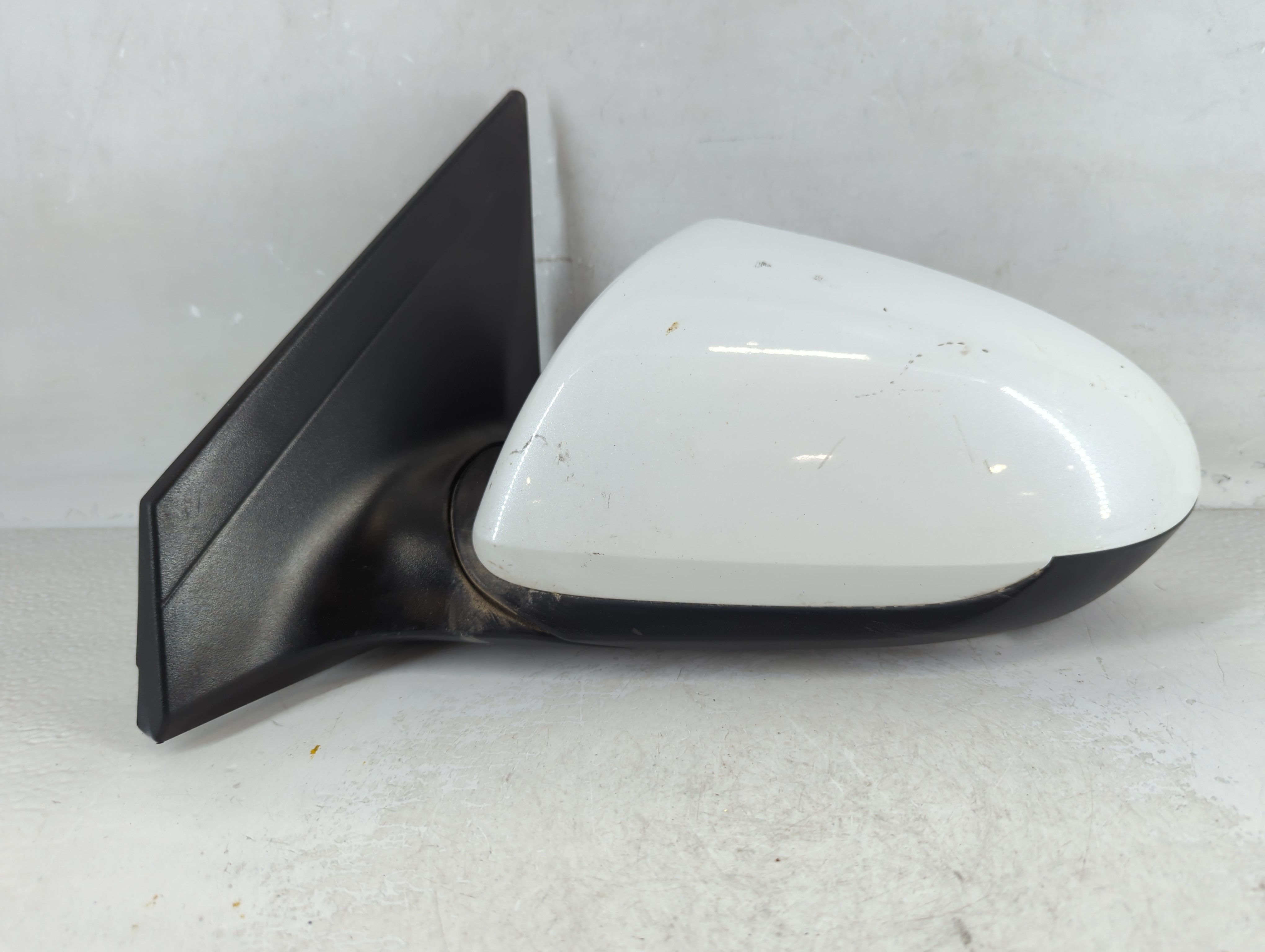 2017-2020 Hyundai Elantra Driver Left Side View Power Door Mirror White 918883 - Oemusedautoparts1.com