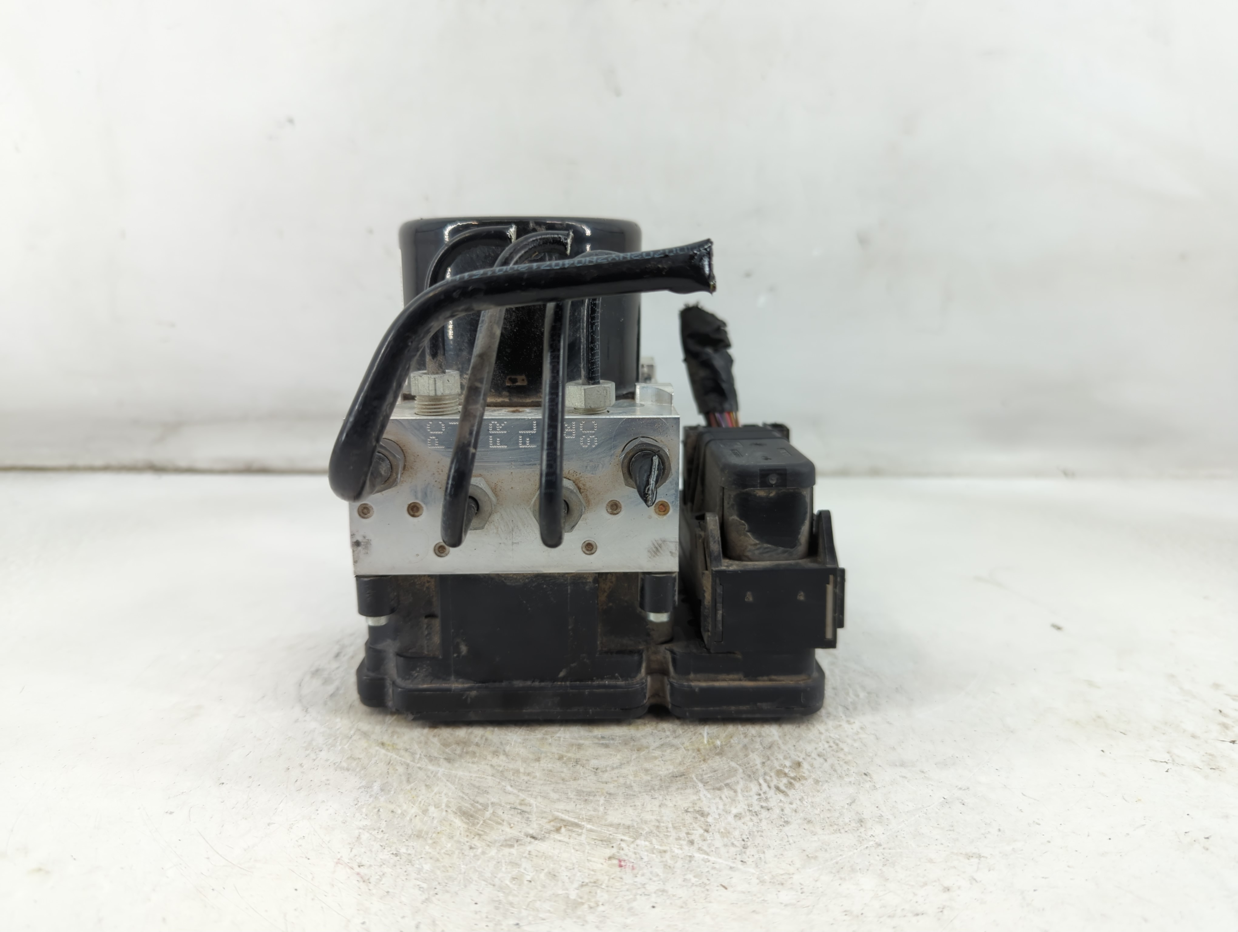 2013-2015 Volvo V60 Abs Pump Control Module 918902 - Oemusedautoparts1.com