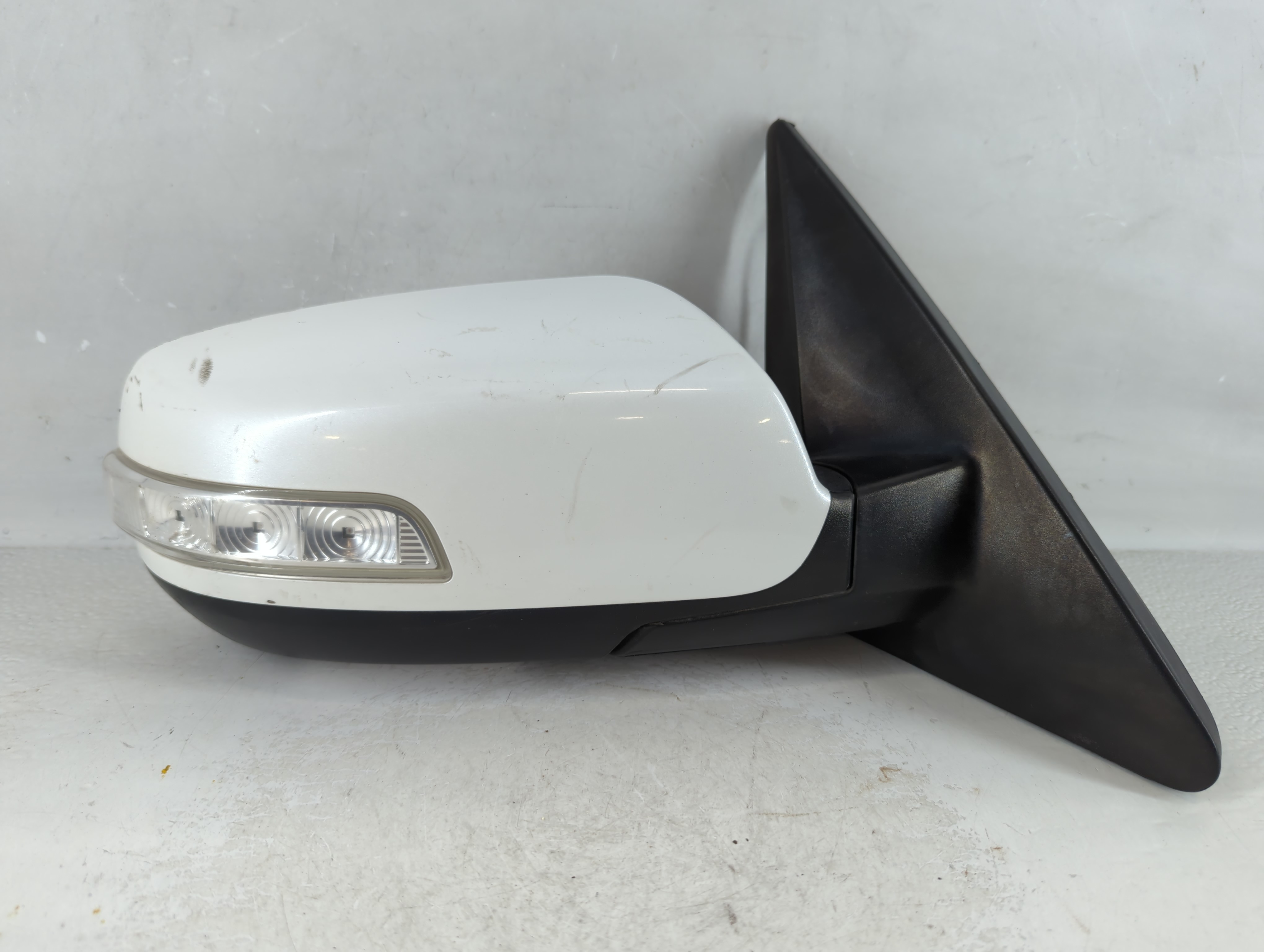 2011-2015 Kia Sorento Passenger Right Side View Power Door Mirror White 918910 - Oemusedautoparts1.com