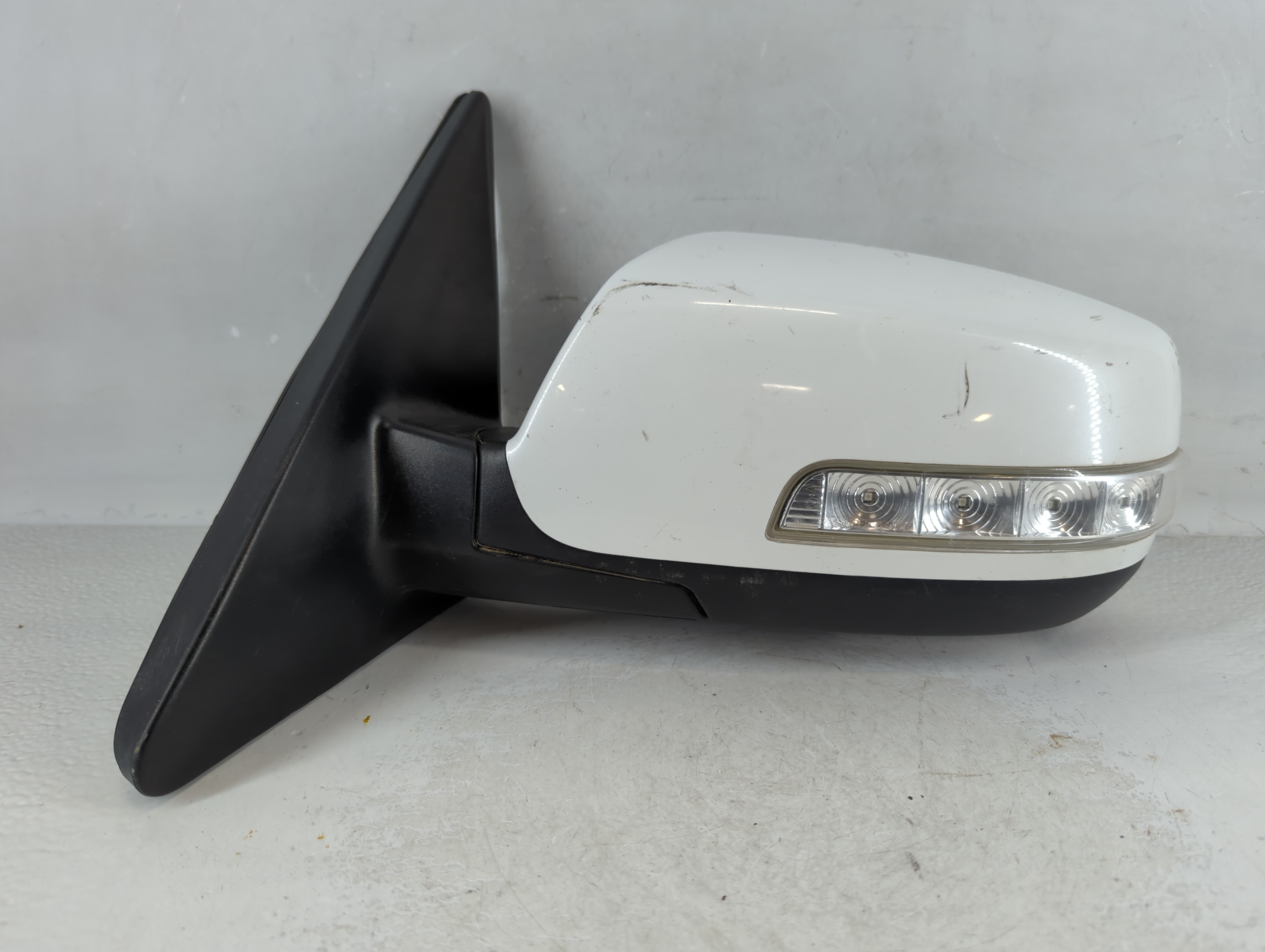 2011-2015 Kia Sorento Driver Left Side View Power Door Mirror White 918912 - Oemusedautoparts1.com