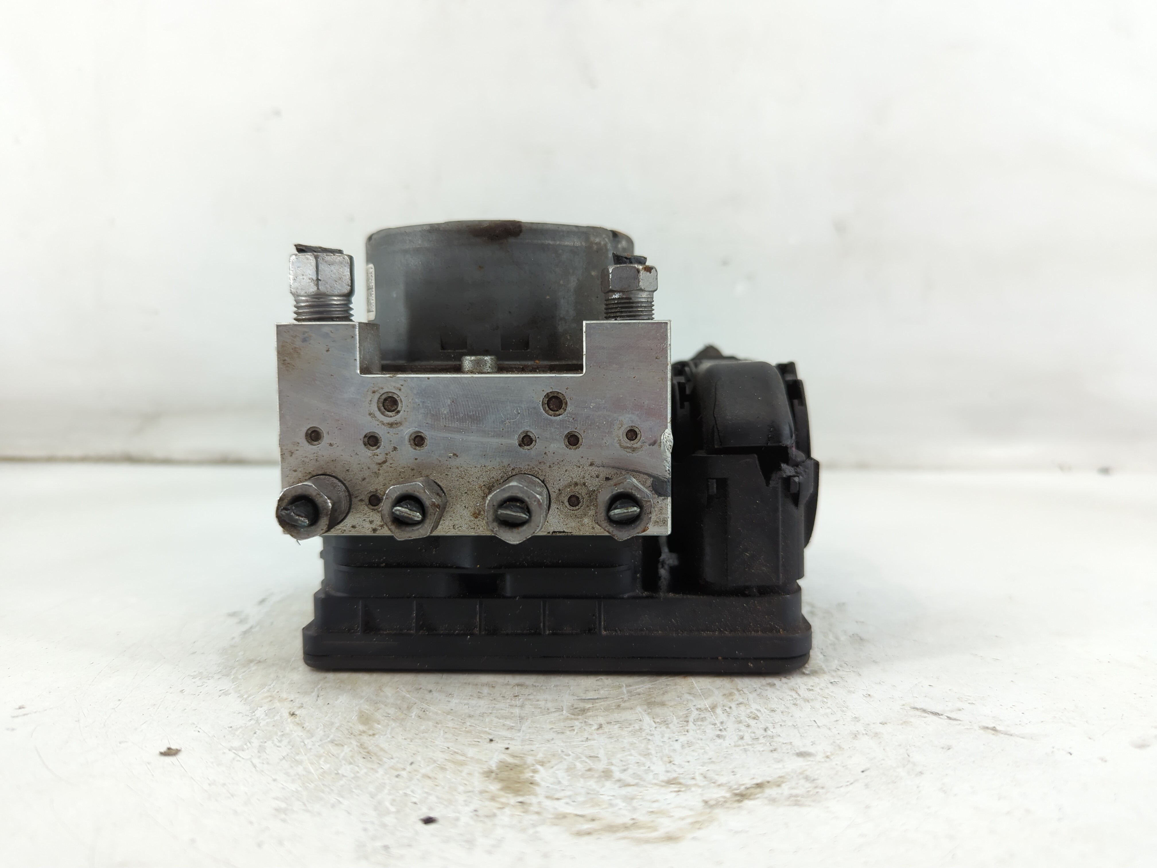 2017-2017 Dodge Challenger Abs Pump Control Module 918943 - Oemusedautoparts1.com