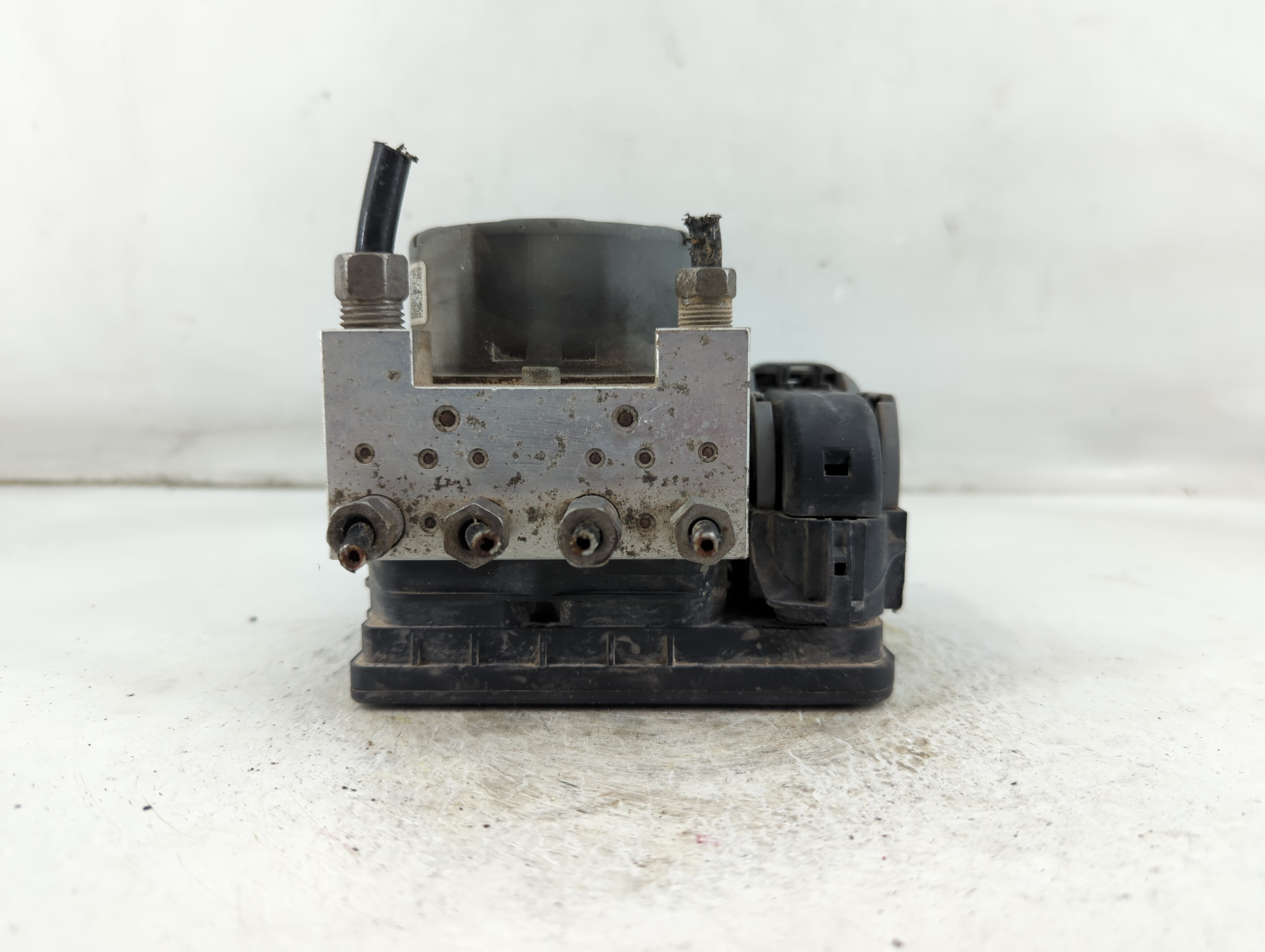 2015-2016 Dodge Challenger Abs Pump Control Module 919002 - Oemusedautoparts1.com