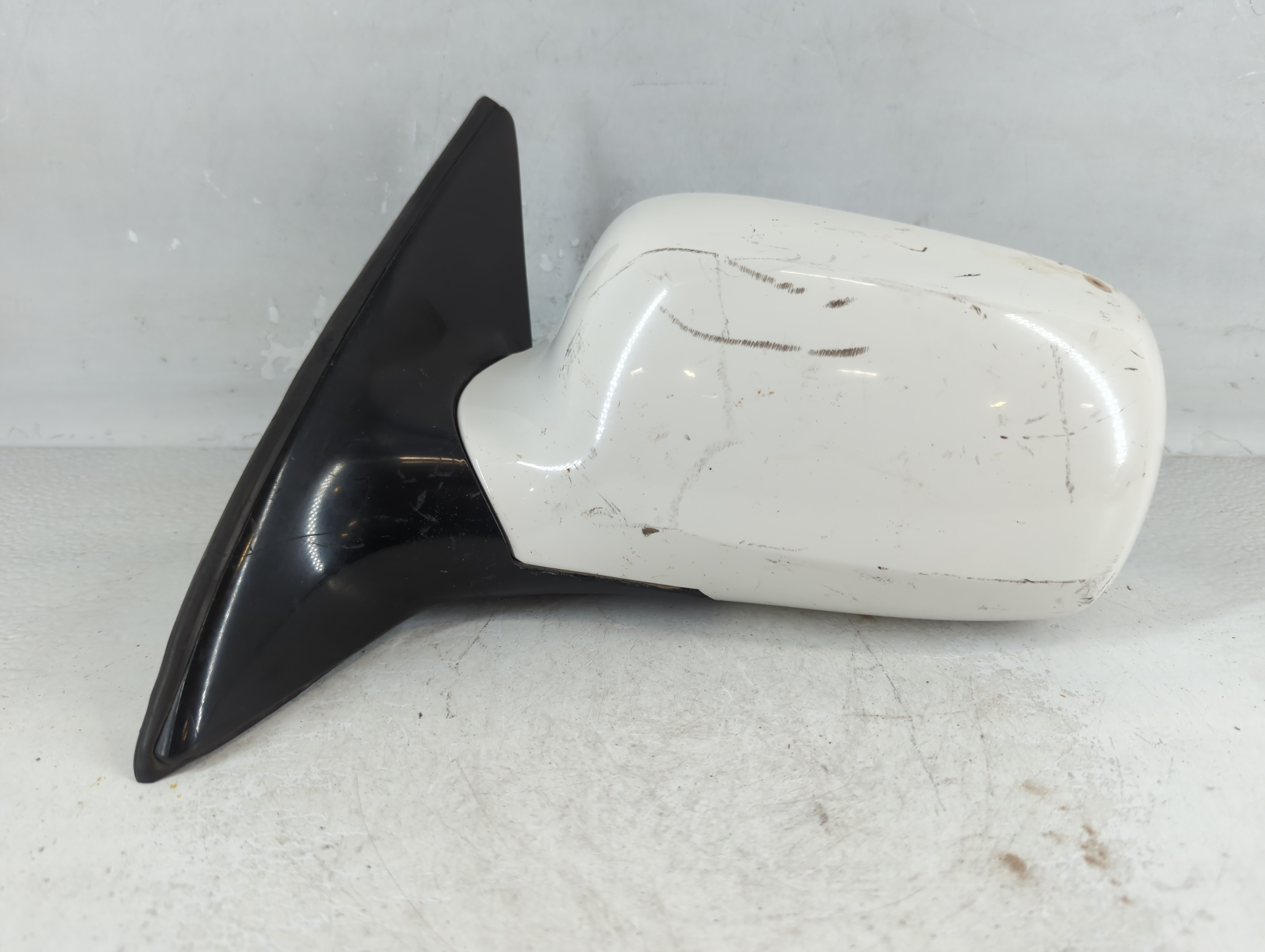 2006-2008 Buick Lucerne Driver Left Side View Power Door Mirror White 919062 - Oemusedautoparts1.com