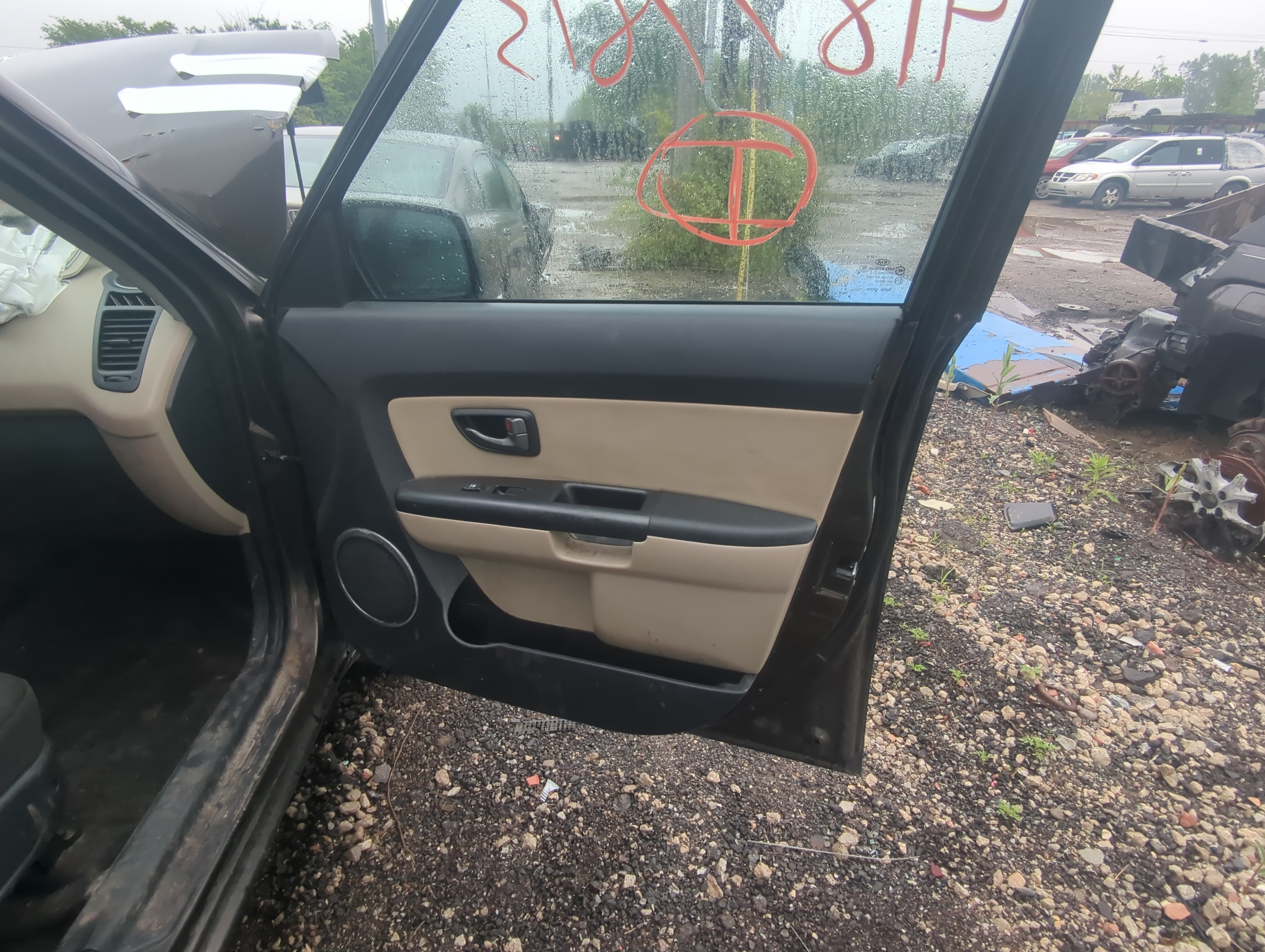 2010 Kia Soul Front Right Passenger Interior Door Panel Trim 919432 - Oemusedautoparts1.com