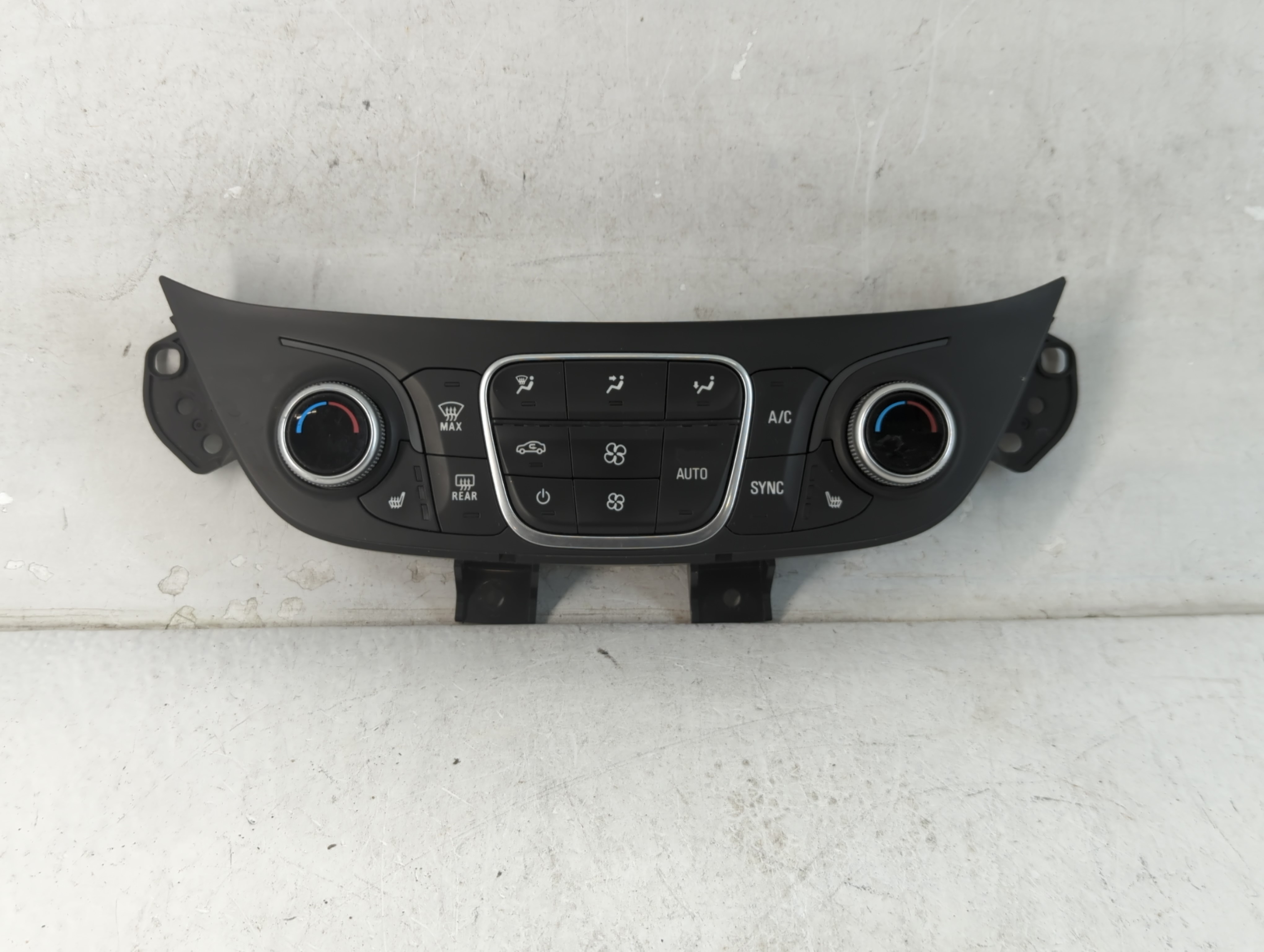2018-2019 Chevrolet Equinox Ac Heater Climate Control 84422506 920808 - Oemusedautoparts1.com