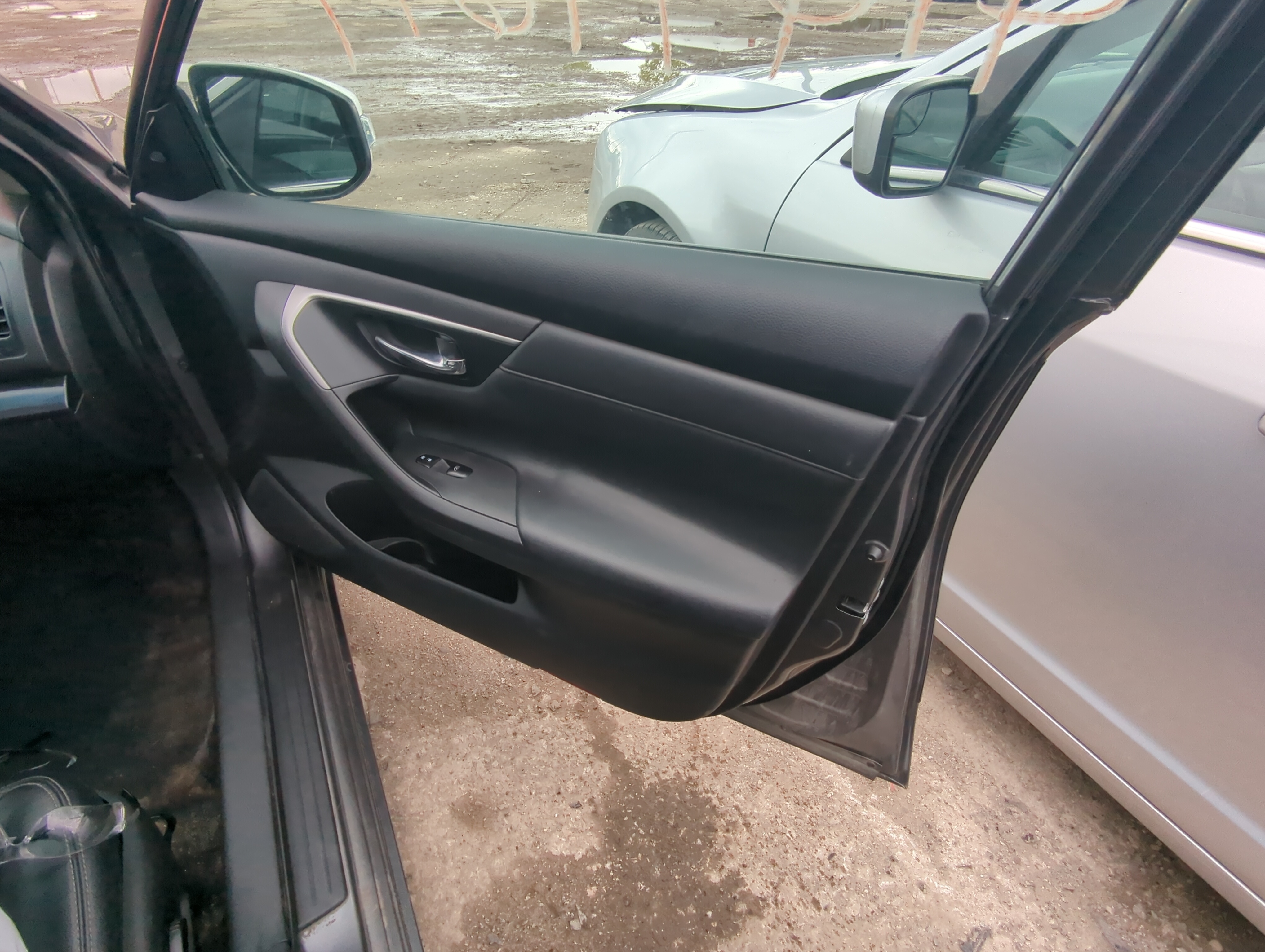 Picture of 2016 Nissan Altima Front Right Passenger Interior Door Panel Trim 920984