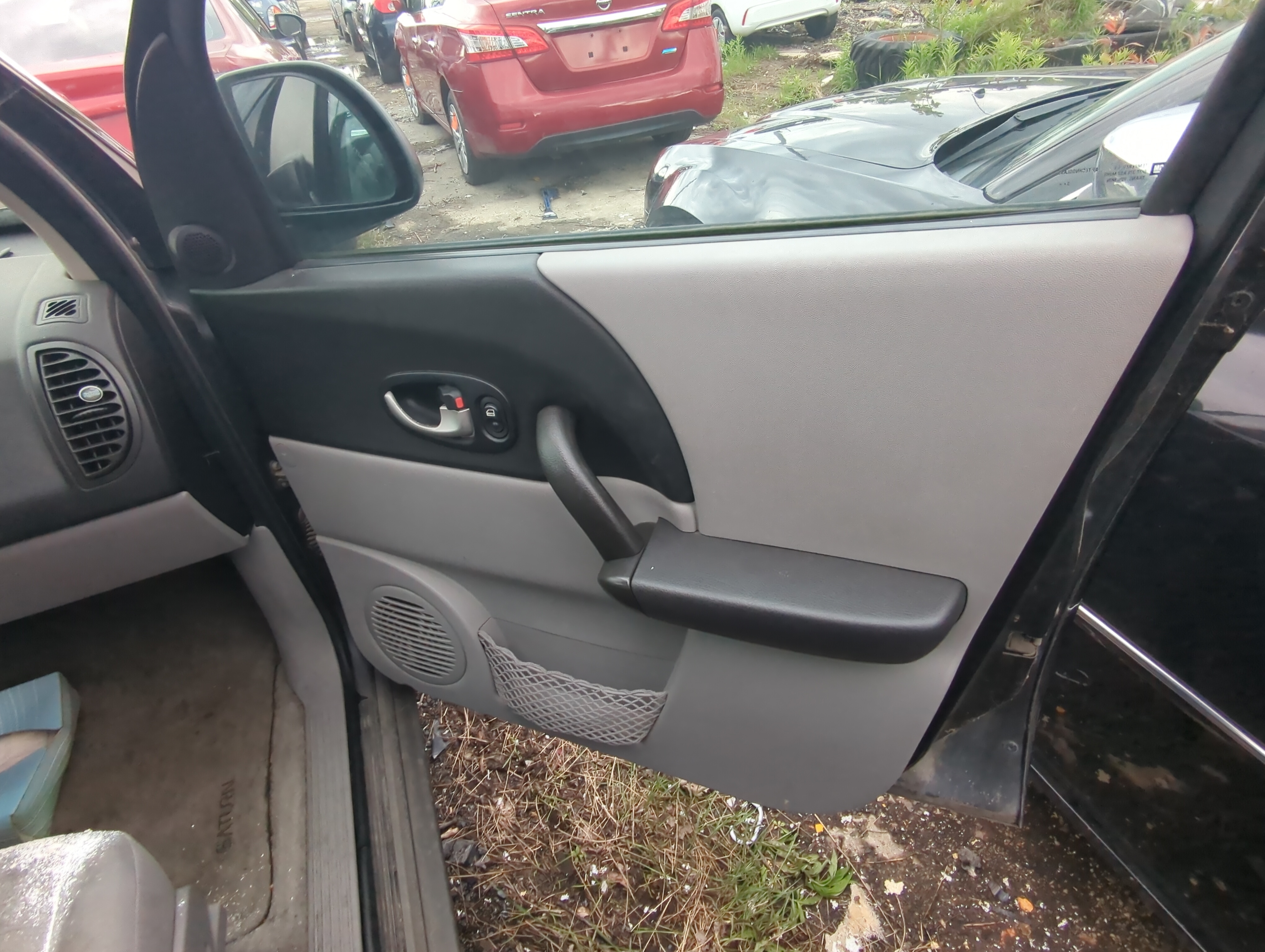 Picture of 2004 Saturn Vue Front Right Passenger Interior Door Panel Trim 921346