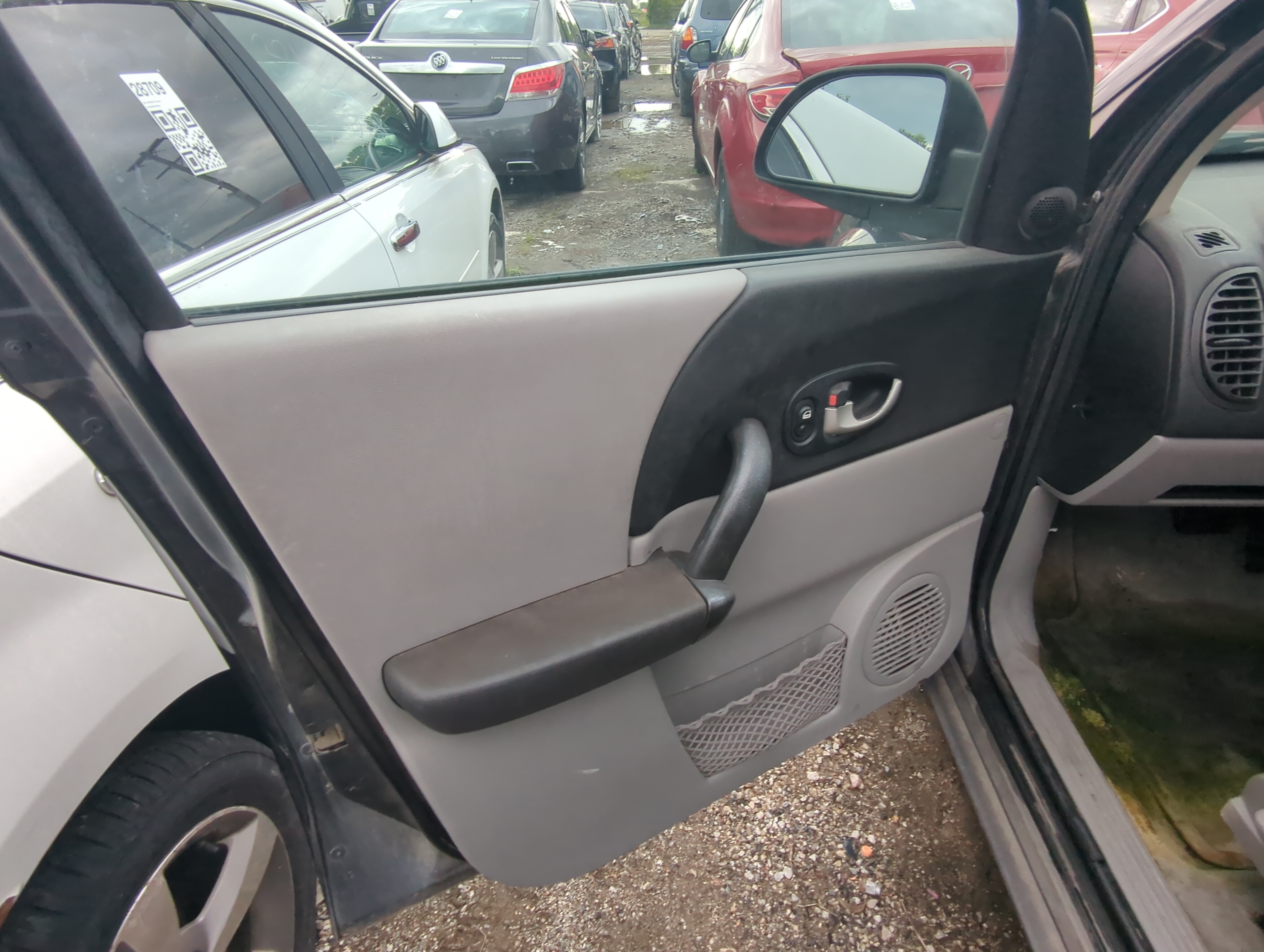 Picture of 2004 Saturn Vue Front Left Driver Interior Door Panel Trim 921347
