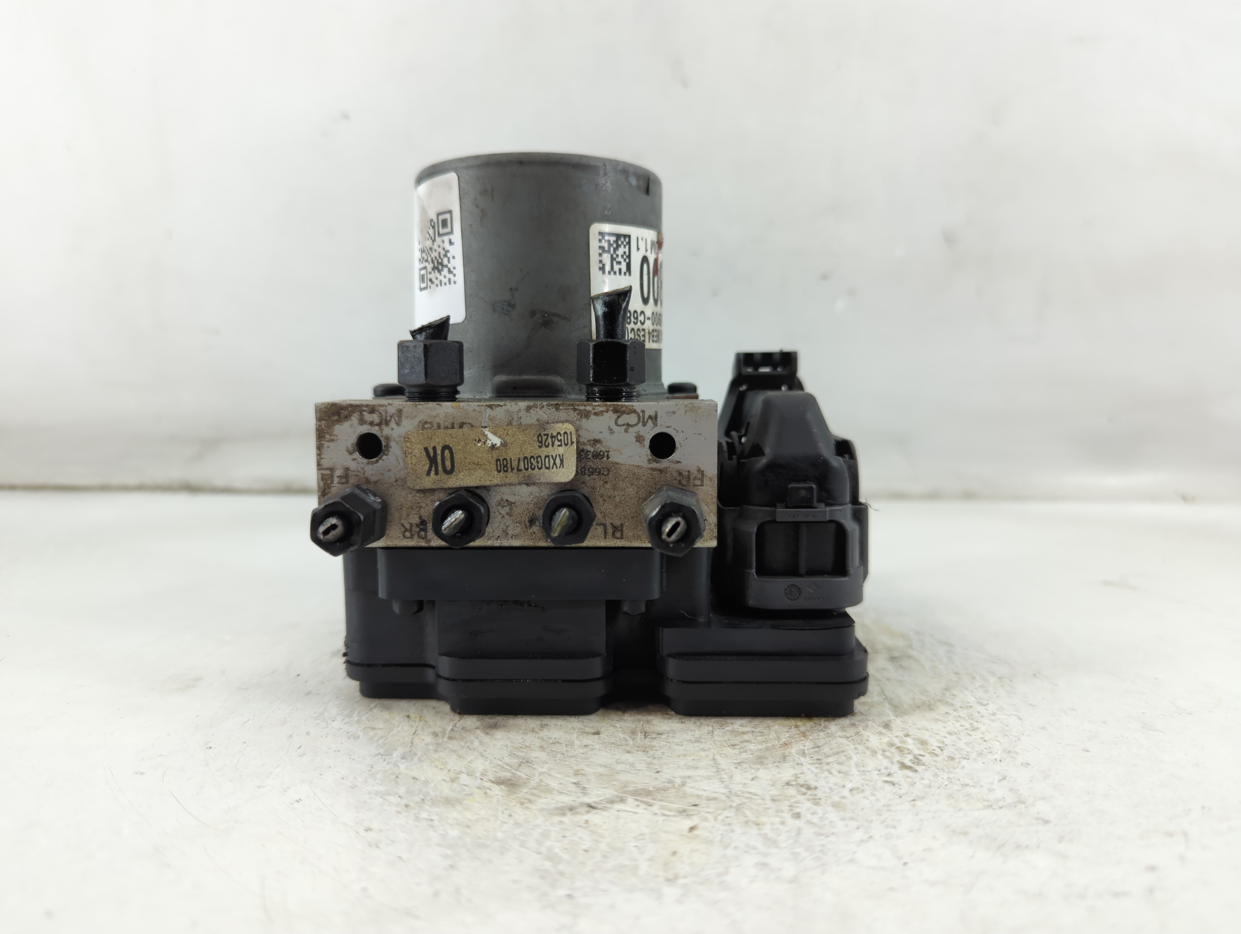 2016-2018 Kia Sorento Abs Pump Control Module 922431 - Oemusedautoparts1.com