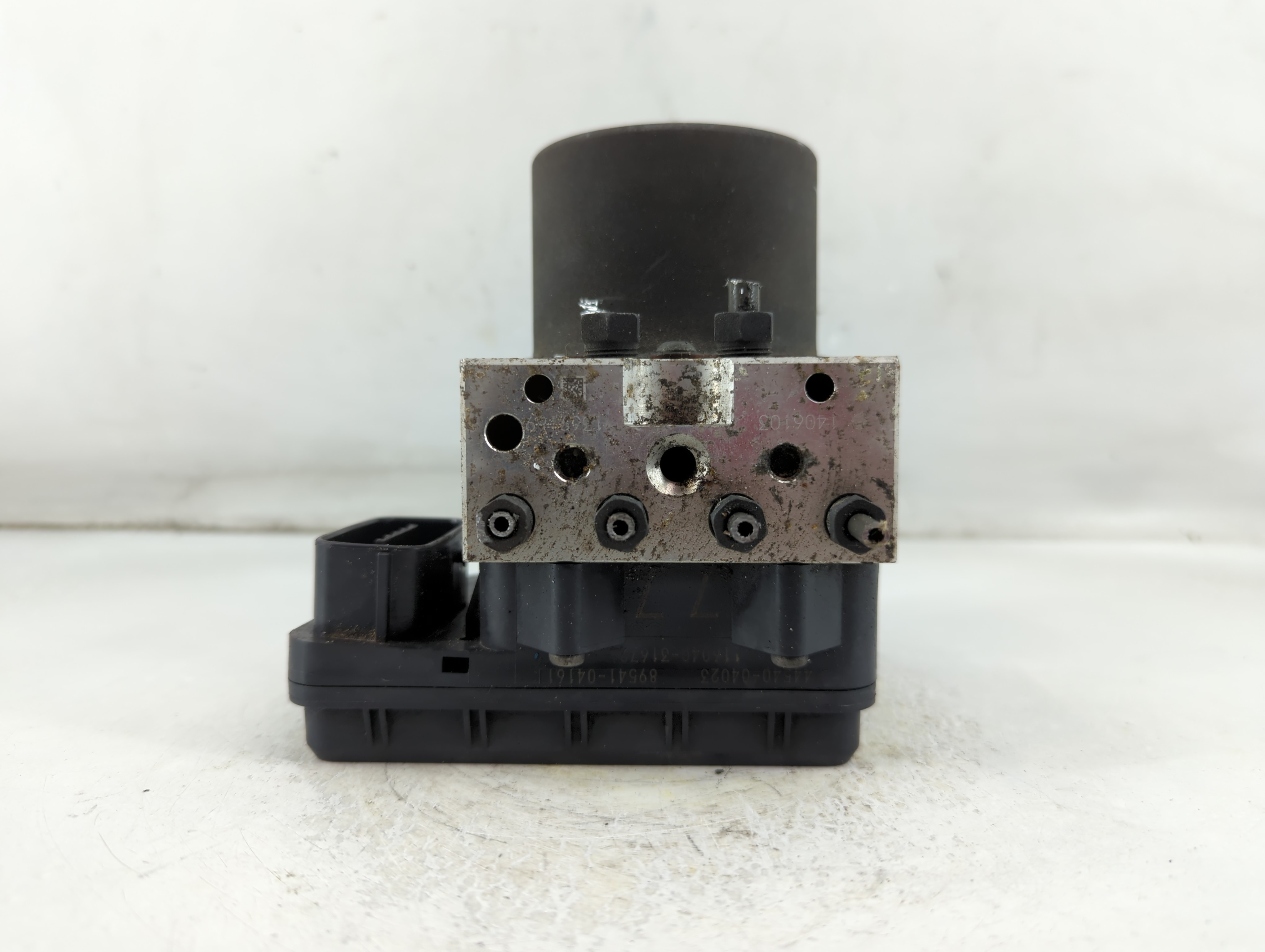 Picture of 2012-2015 Toyota Tacoma Abs Pump Control Module 922589